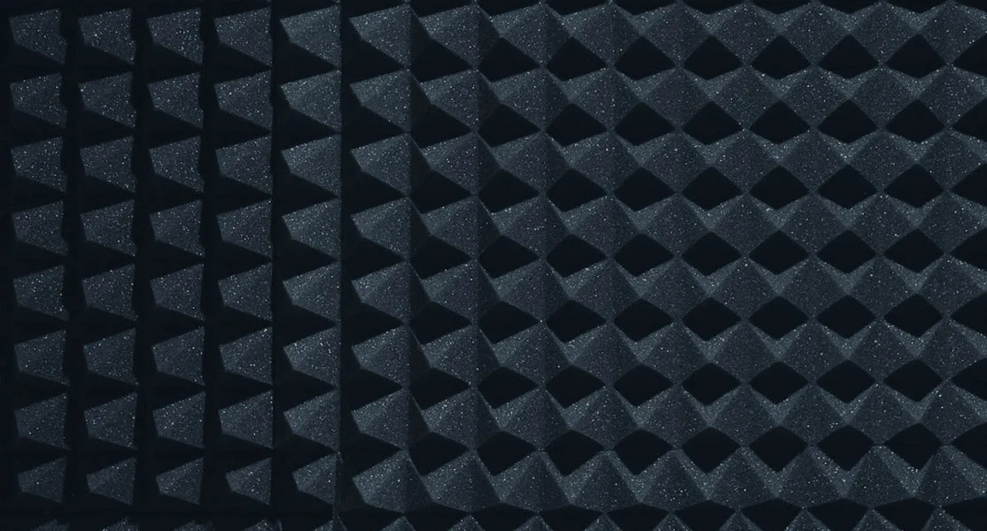 Microphone_studio_foam_edit4_Contact.jpg