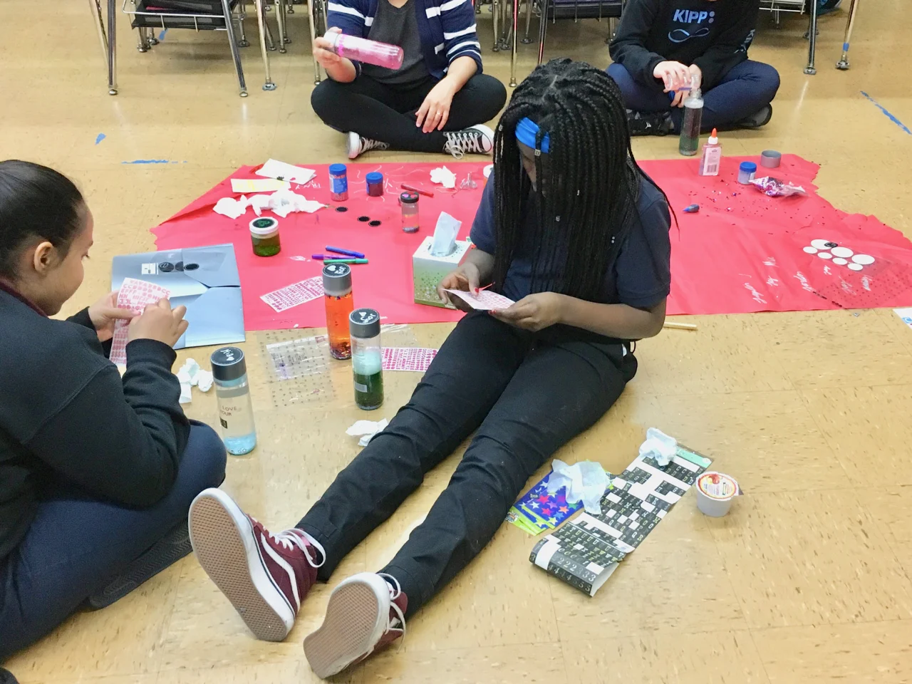 kids making jars.jpg