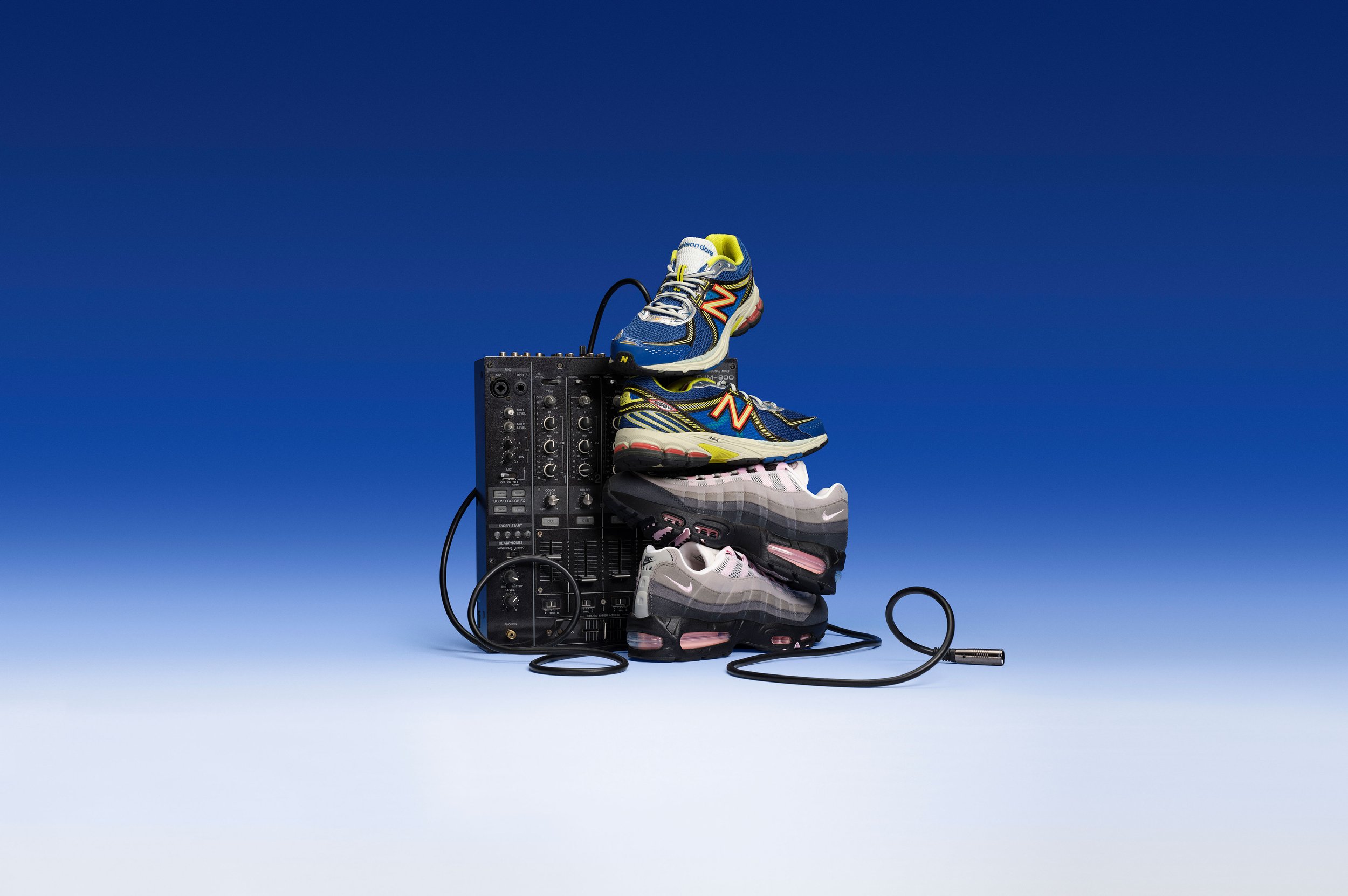 2519_02D_SNEAKERS_SHOT_02_020.jpg