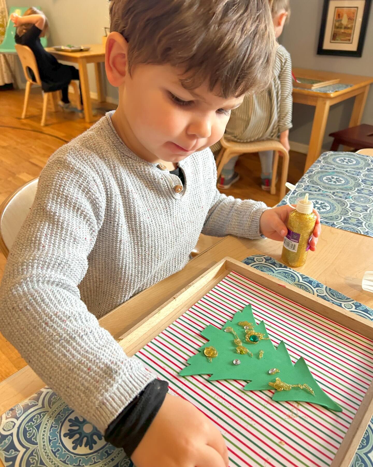 A peek at (last) week&hellip;.holiday cheer in full swing. 

#montessori #montessoriprimary #montessoricommunity #bendoregon #bendoregonlife #centraloregon #centraloregonlife #montessoriinthepines #feelingfestive #montessoriculture