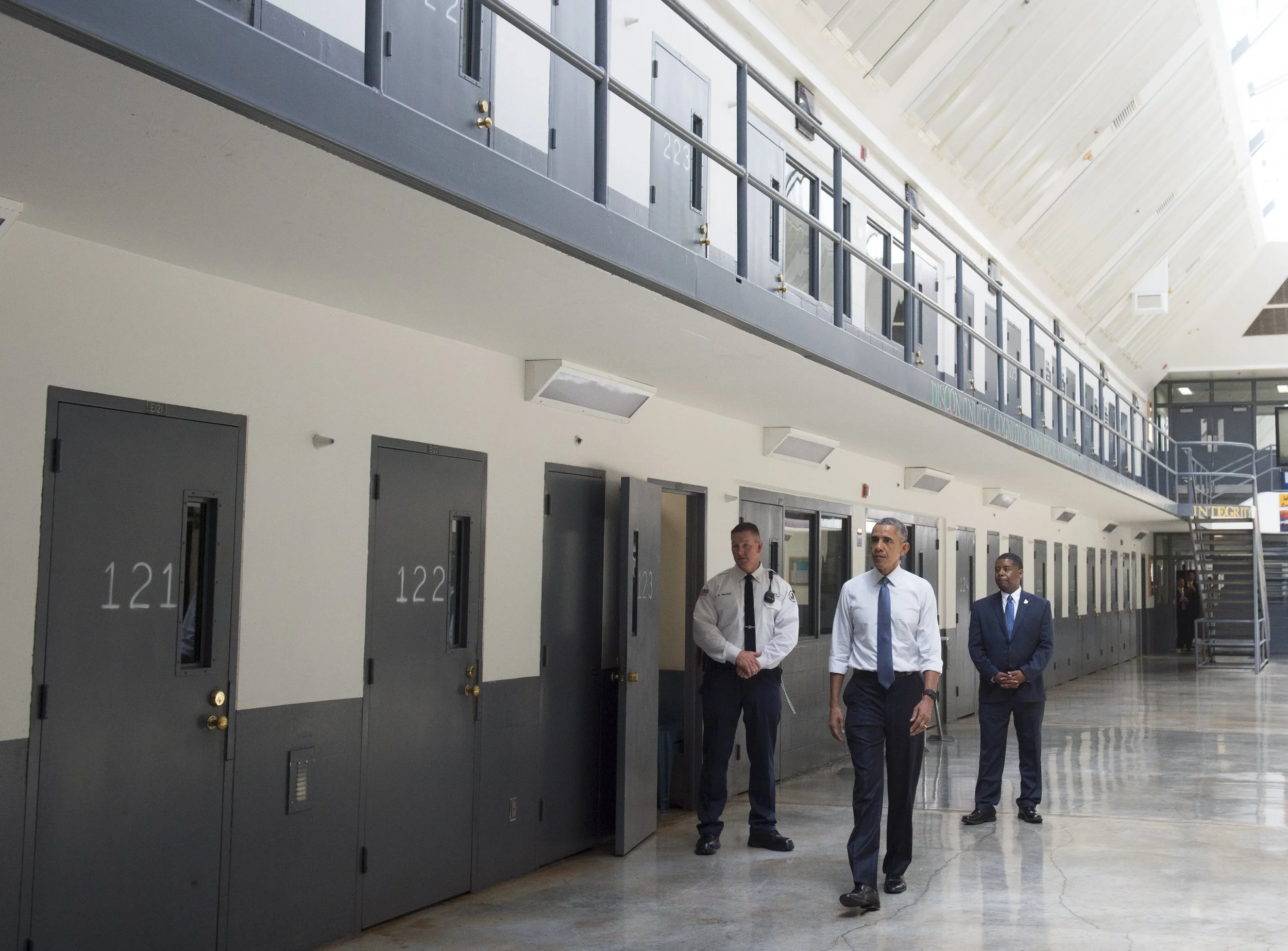 President Obama tours a cell block alongside Bureau of Prisons Director Charles Samuels, right, and correctional officer Ronald Warlick at the El Reno Federal Correctional Institution in Oklahoma on July 16, 2015. (SAUL LOEB/AFP)