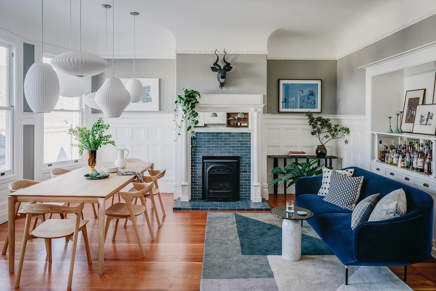 More and more we&rsquo;re doing lounge adjacent seating next to the kitchen. And it&rsquo;s lovely, since it often means that the goal is to have extended gatherings and meals. 

#bannerdaysf 
📸 @christopherstark