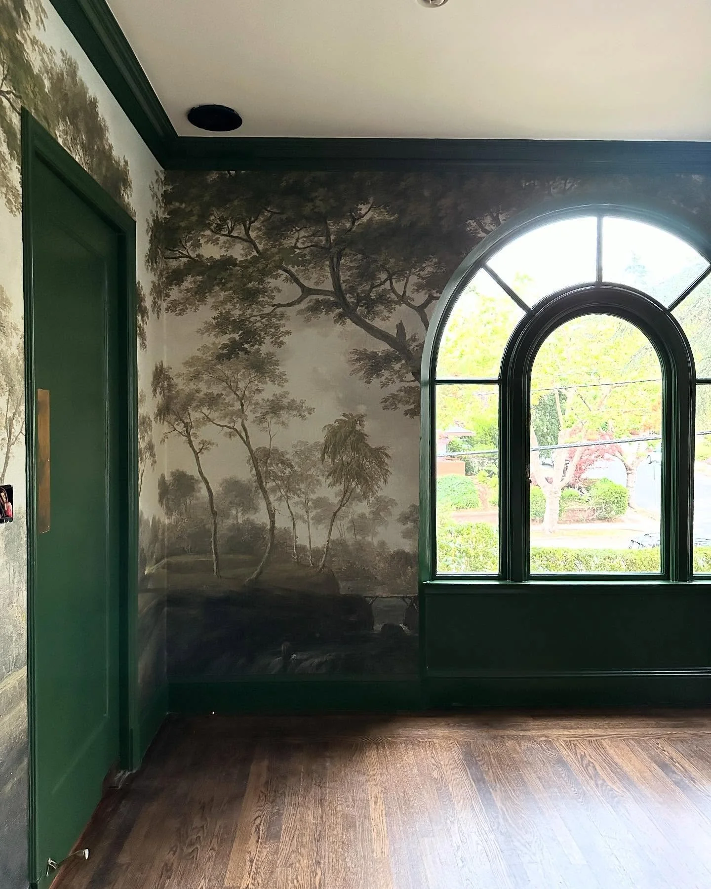 A week in review. 

1 - One of our Piedmont projects getting the full glow up this week with wallpaper, paint, window treatments, furniture, etc. 

2 - Our Hillsborough project racing towards the finish line. This is very organic modern in style and 