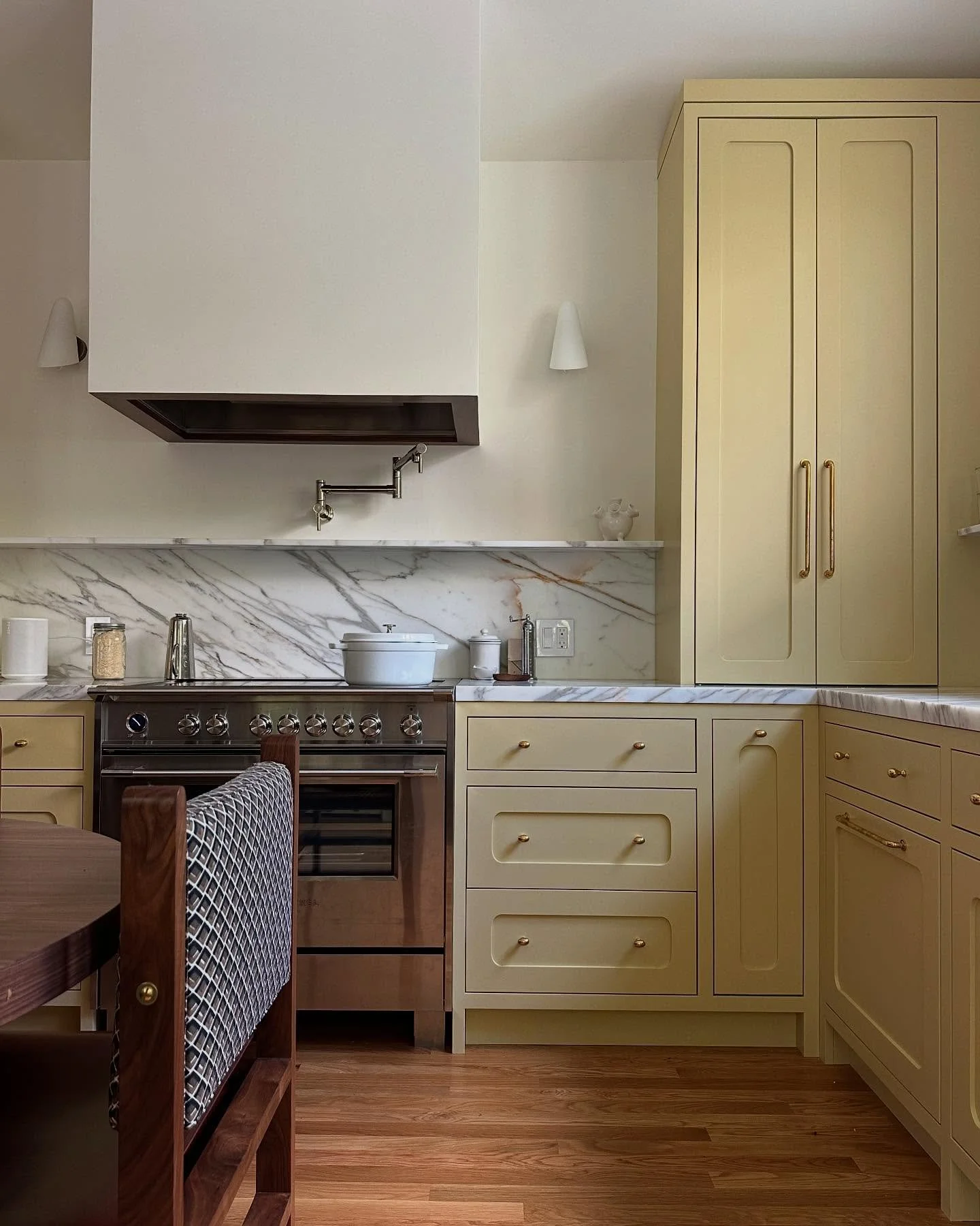 I&rsquo;ve been asked quite a bit how the new kitchen is serving us. And happy to report it&rsquo;s been ✨✨✨. I planned a social media rollout but let&rsquo;s be real, with what bandwidth?! 😁 I&rsquo;m better candid anyways. 🤪Will do a video tour s