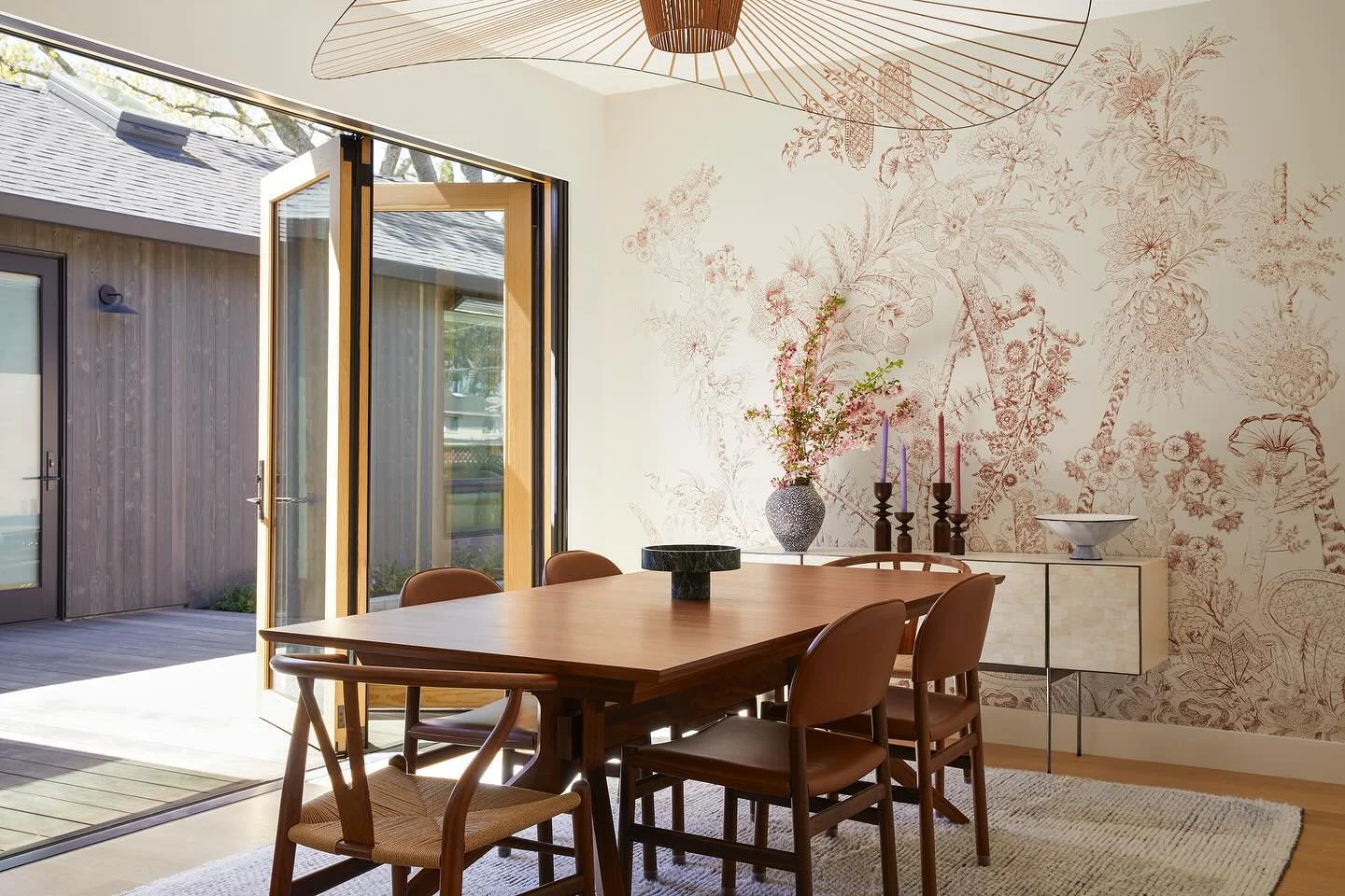 Our San Mateo project featured in @sunsetmag this week! Truly a strong collaboration with our clients and the extended team. A focus on indoor/outdoor living was really emphasized. ❤️ Thanks @sarahayang for the words. 

Architect @youngamericacreativ