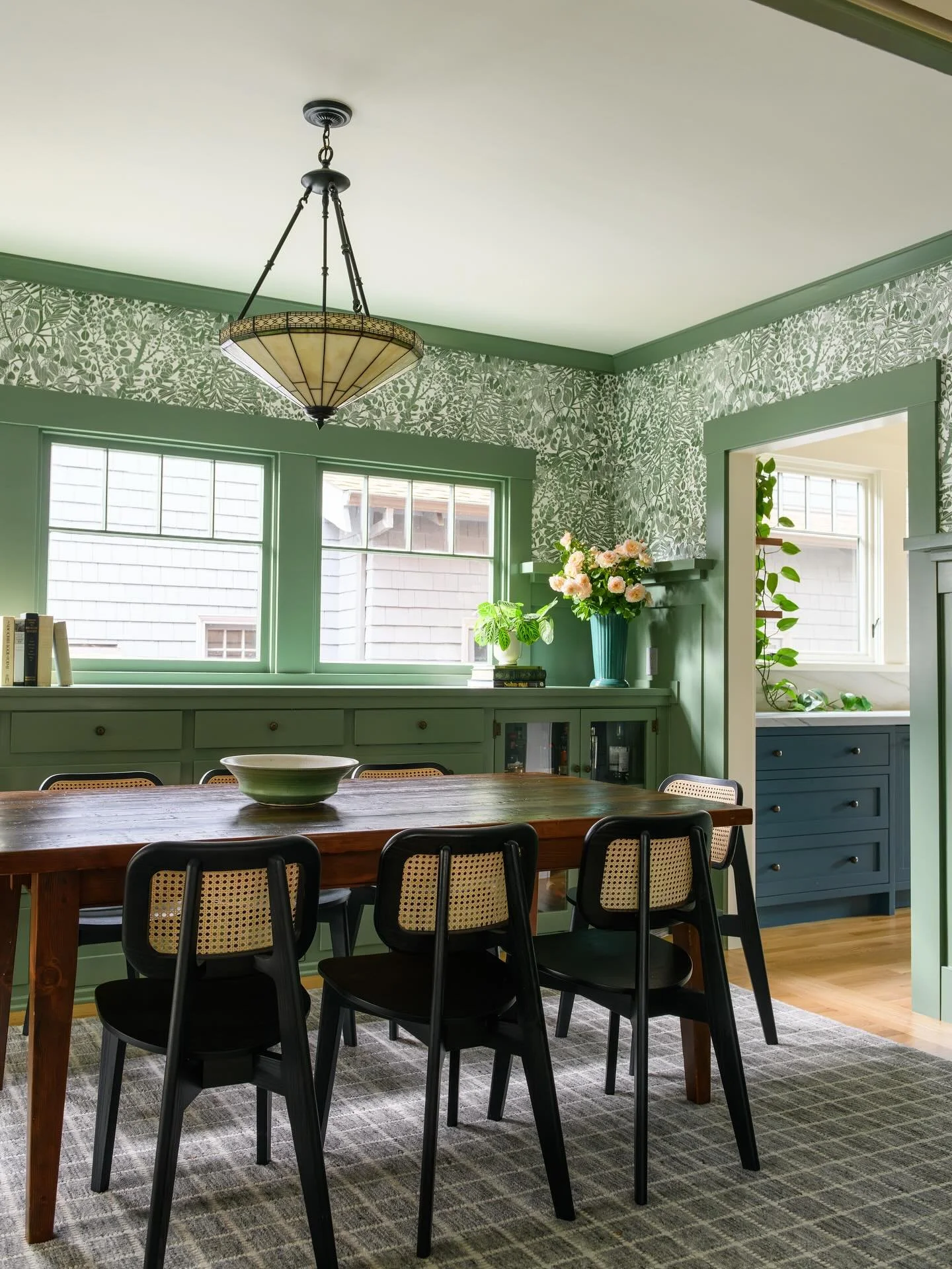 Gimme all the green. ❣️❣️ 

The clients kept their original dining table which had sentimental value + the home&rsquo;s original dining pendant. Fully supportive and thoughtful about maintaining the family&rsquo;s and house&rsquo;s history, but maybe