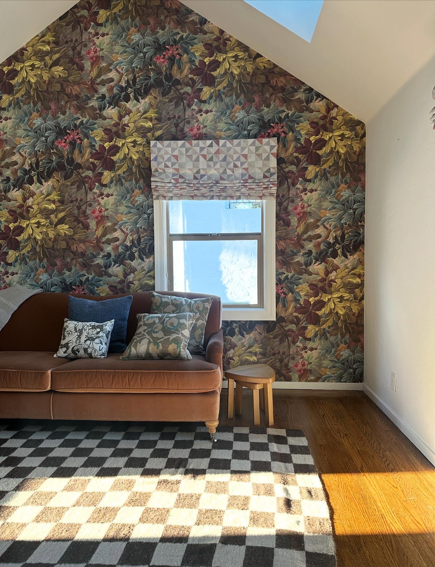 Very impulsive (and unstyled) capture of the light in my office feels like the embodiment of Fall and I&rsquo;m here for it. ✨