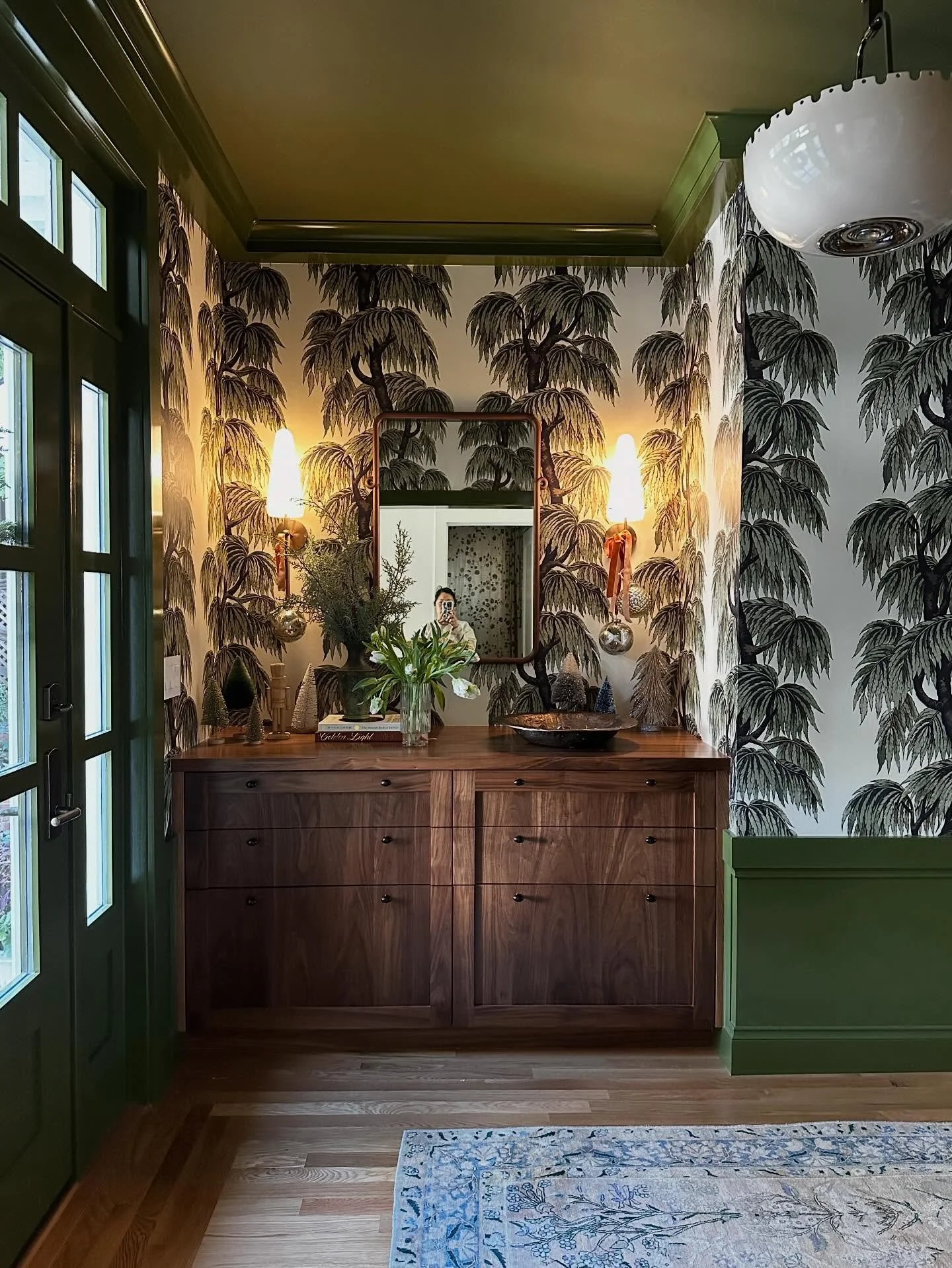 Happy holidays! This week didn&rsquo;t end up in Cincinnati as planned, but we&rsquo;re making the most of it. During Halloween, all the trick or treating kids gushed over our foyer and that was epic - they are probably the hardest critics I know.  T