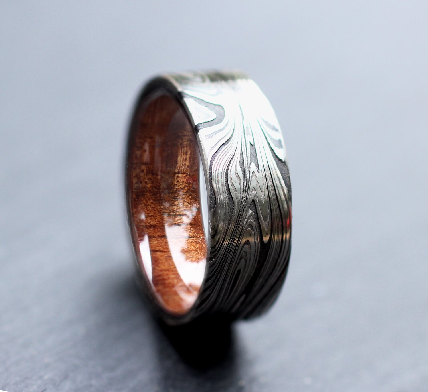 Economisch Ga op pad Toestemming Hand-wrought Damascus Steel and Koa Wooden Ring - LMTD — WedgeWood Rings