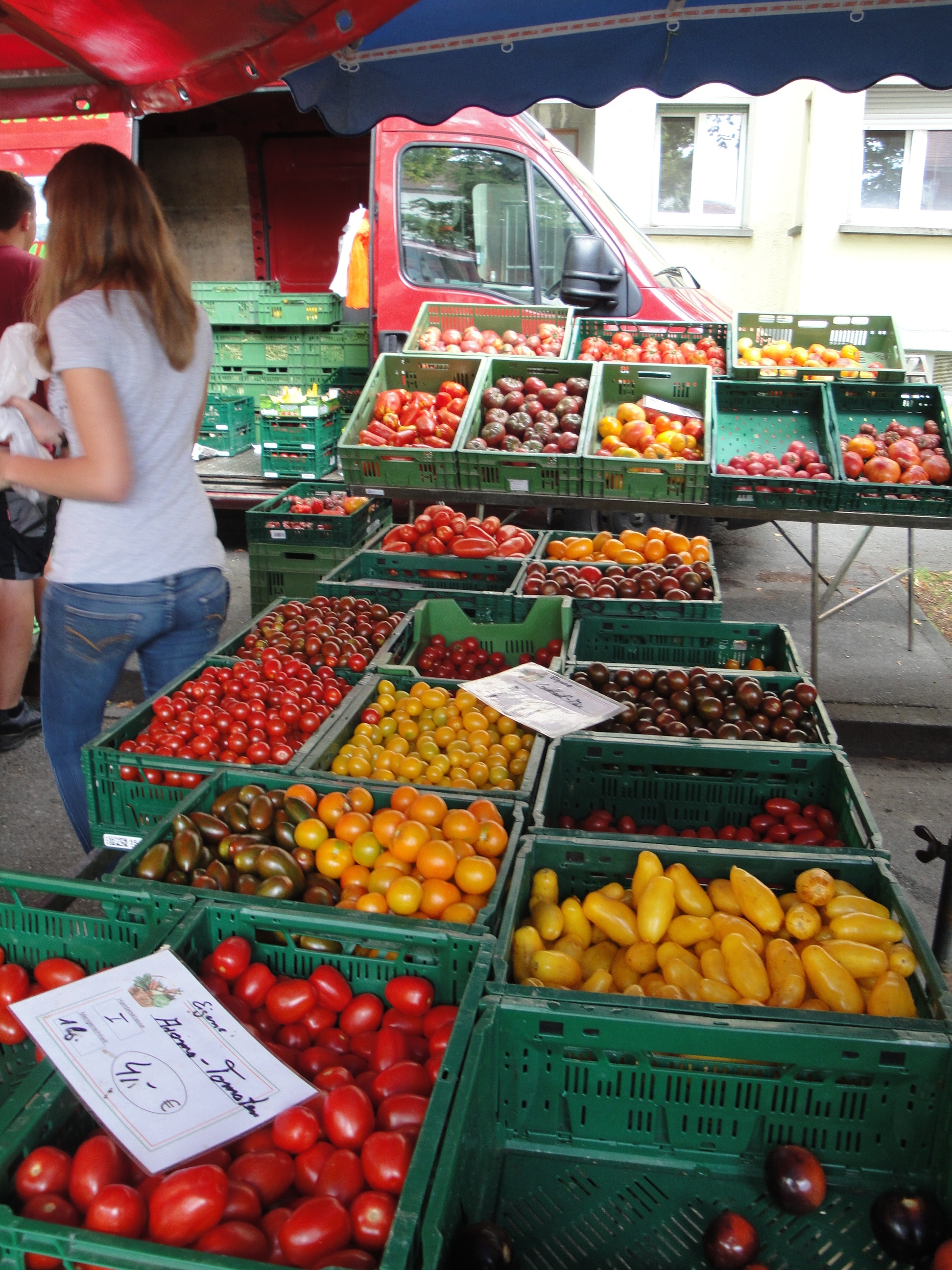 Choose your tomato.