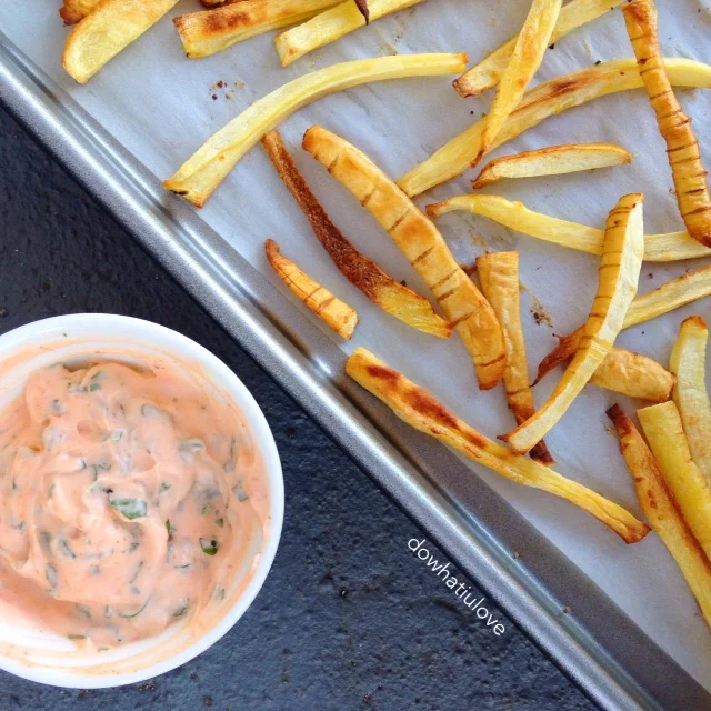 Crispy Baked Parsnip Fries with Sriracha Mayo