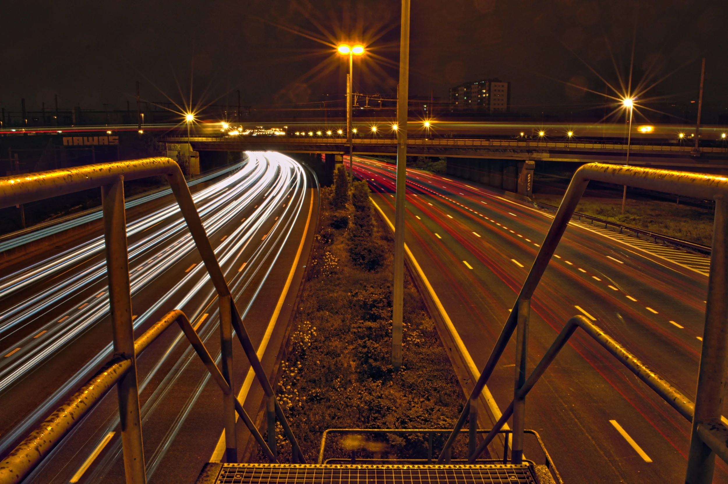 Train by freeway.jpg
