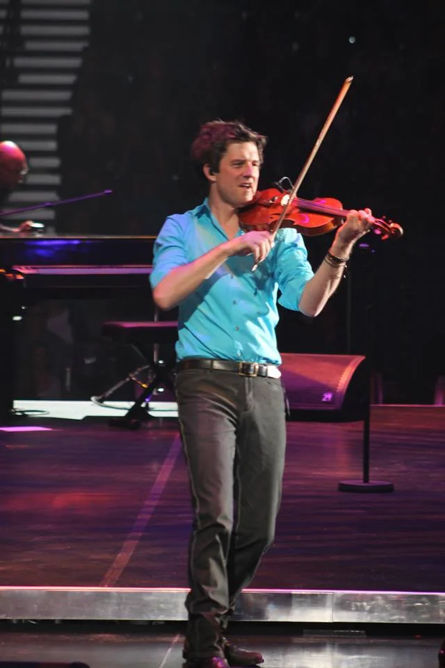 October 20, 2013 Performing at the United Center Chicago, IL In the Round Tour
Photo by Larisa Kharitonova