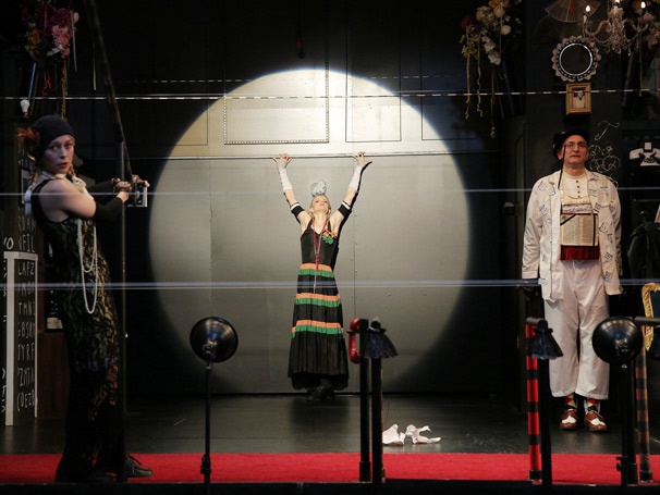 Stephanie Hayes, Alenka Krigher & Rocco Sisto