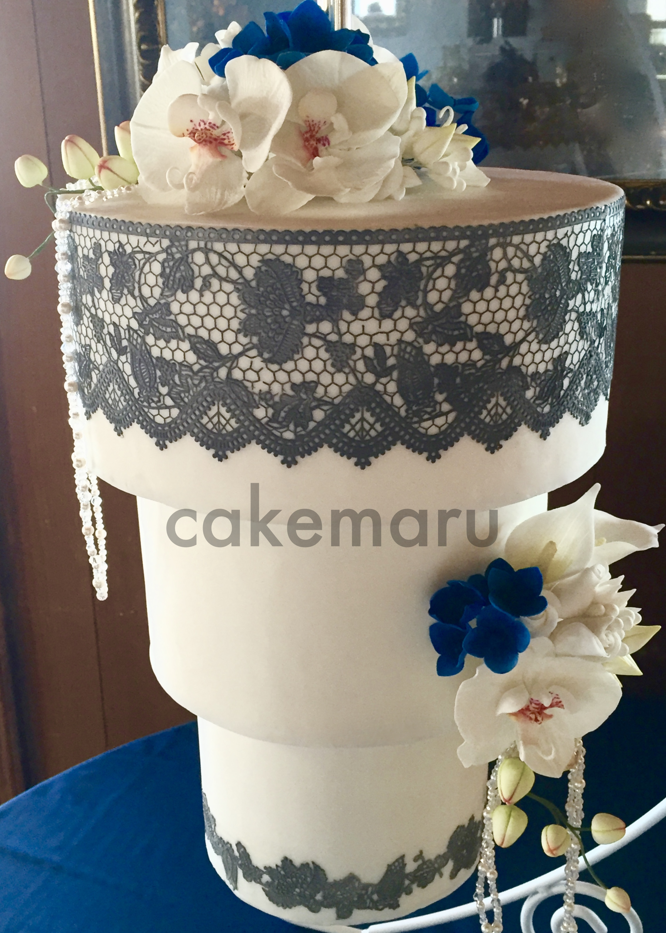 Chandelier Cake 2.jpg