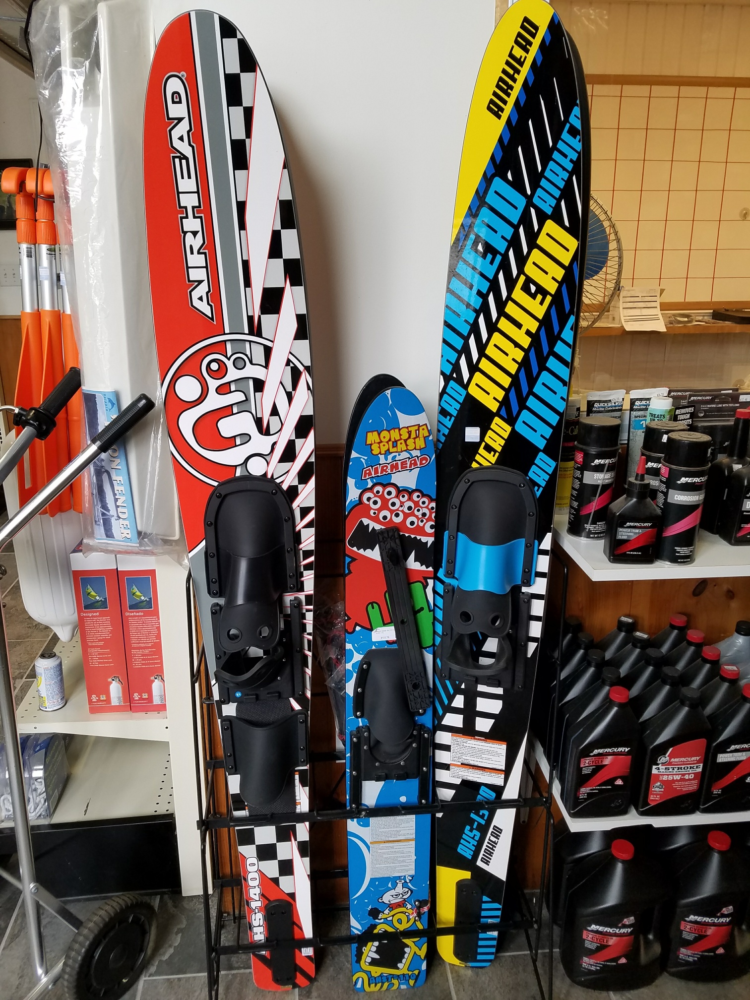 skis.jpg