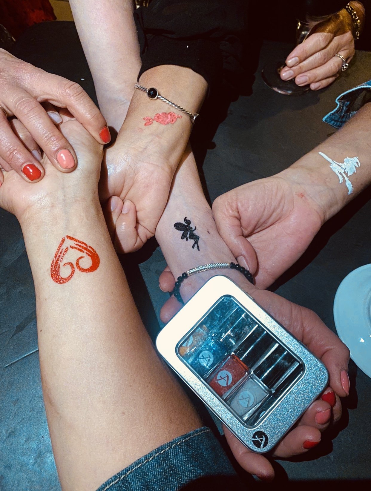 Everything You Wanted to Know About Hand and Finger Tattoos But, Tatuajes -  valleyresorts.co.uk