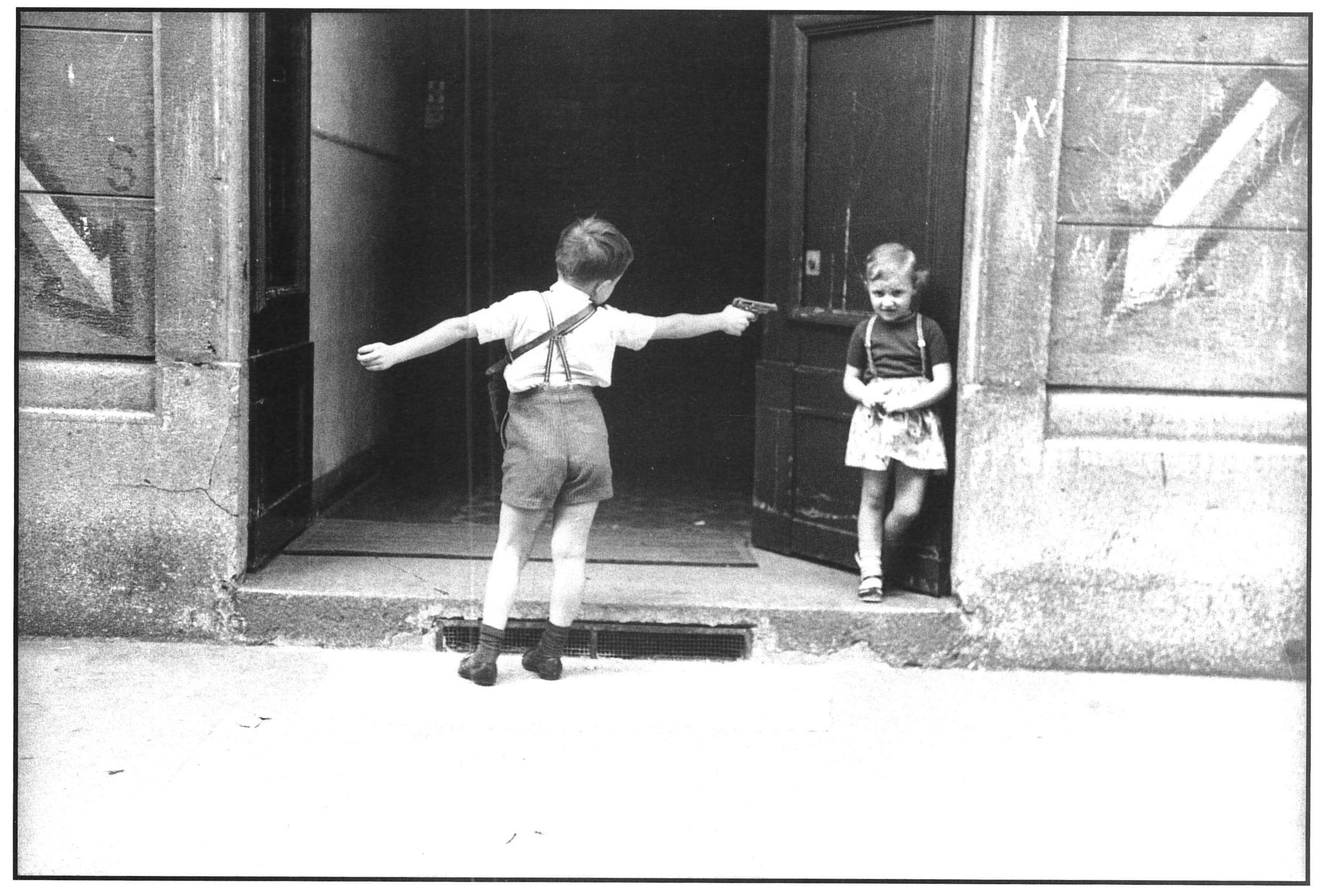   Via Mosè Bianchi angolo via Correggio. Milano, 1967.  