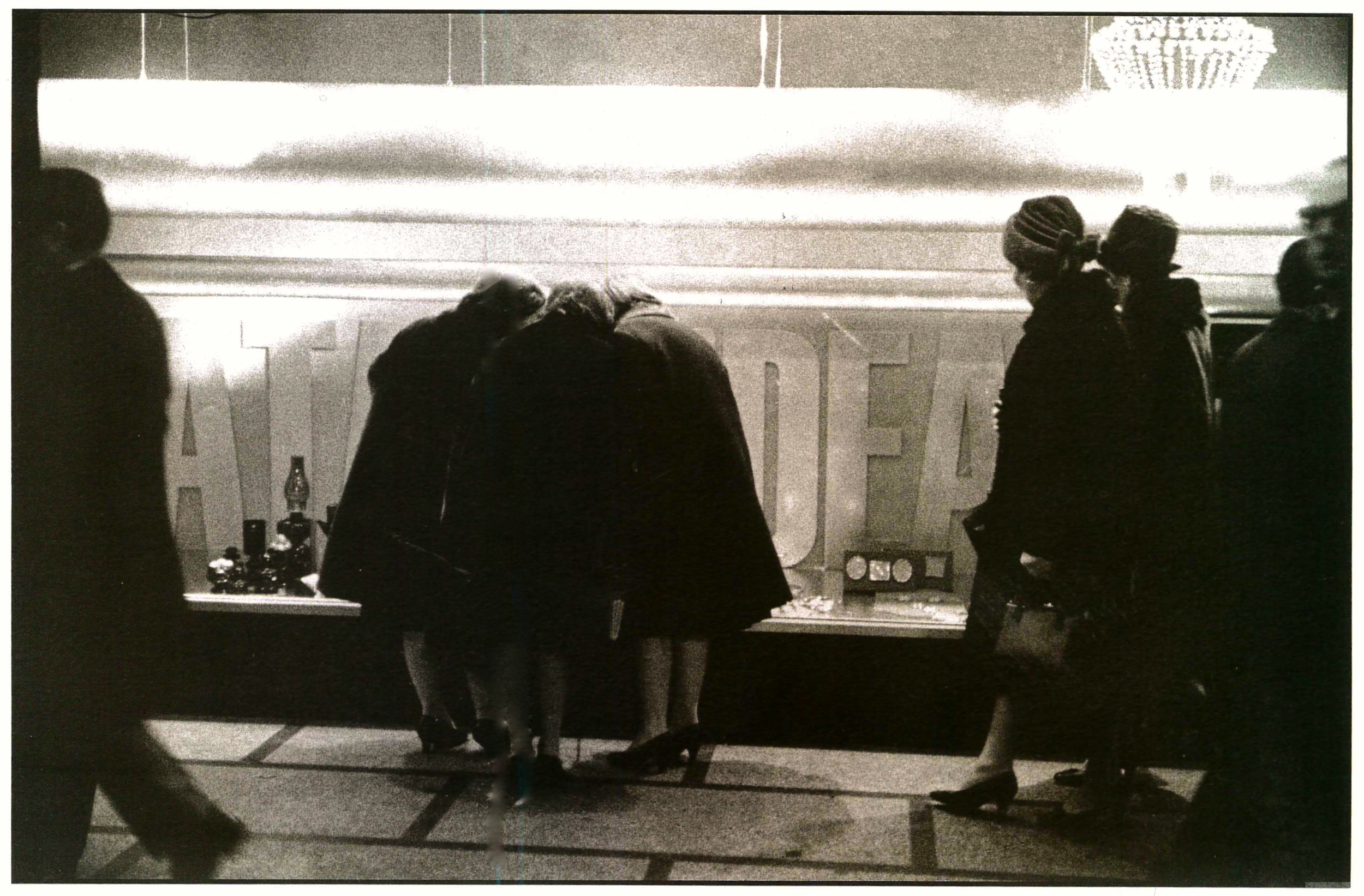   Vetrina della Rinascente per il  Natale idea.  Milano, 1966.&nbsp;  