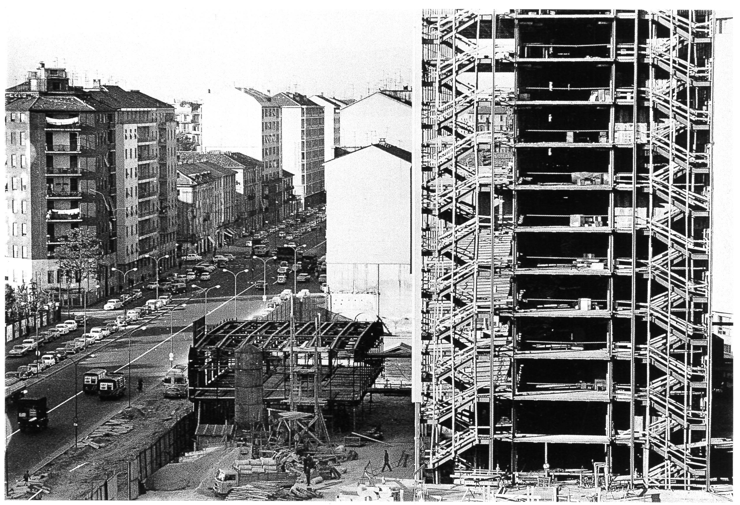   Palazzo INPS in costruzione in via Melchiorre Gioia. Milano, 1964.  