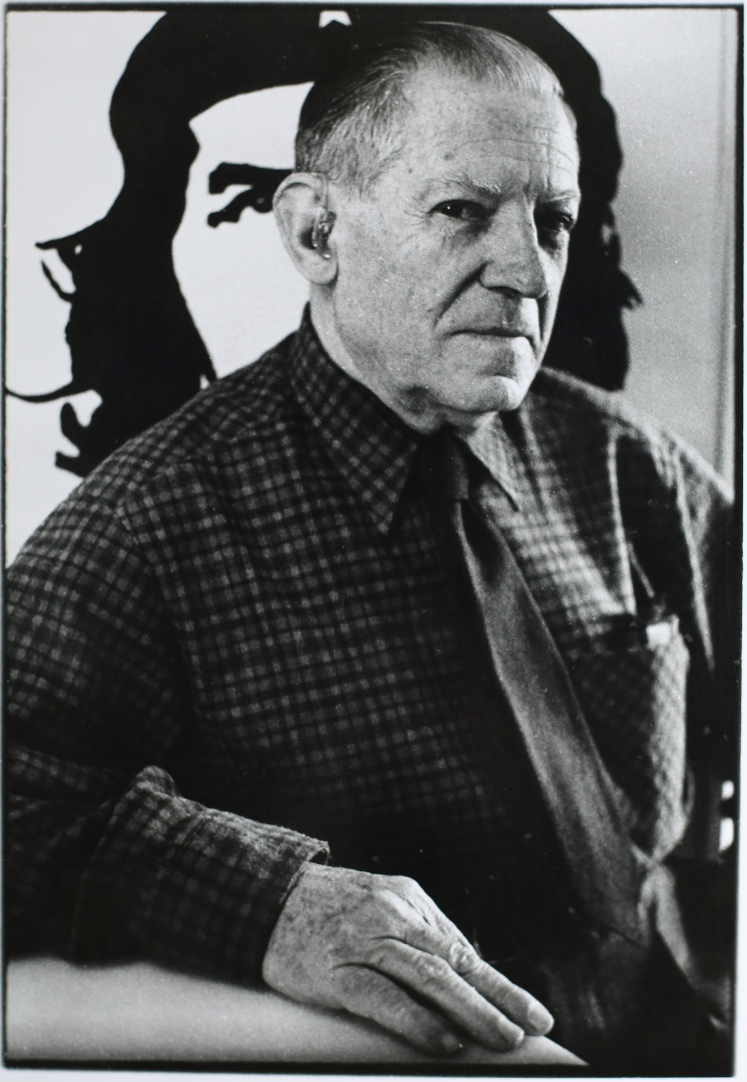   Josep Lloréns Artigas, ceramista collaboratore di Joan Miró. Barcellona, 1972.&nbsp;  