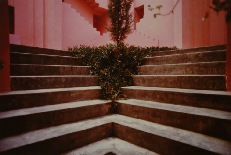   “La Manzanera”: La Muralla Roja di Ricardo Bofill. Alicante, 1976-1984.  