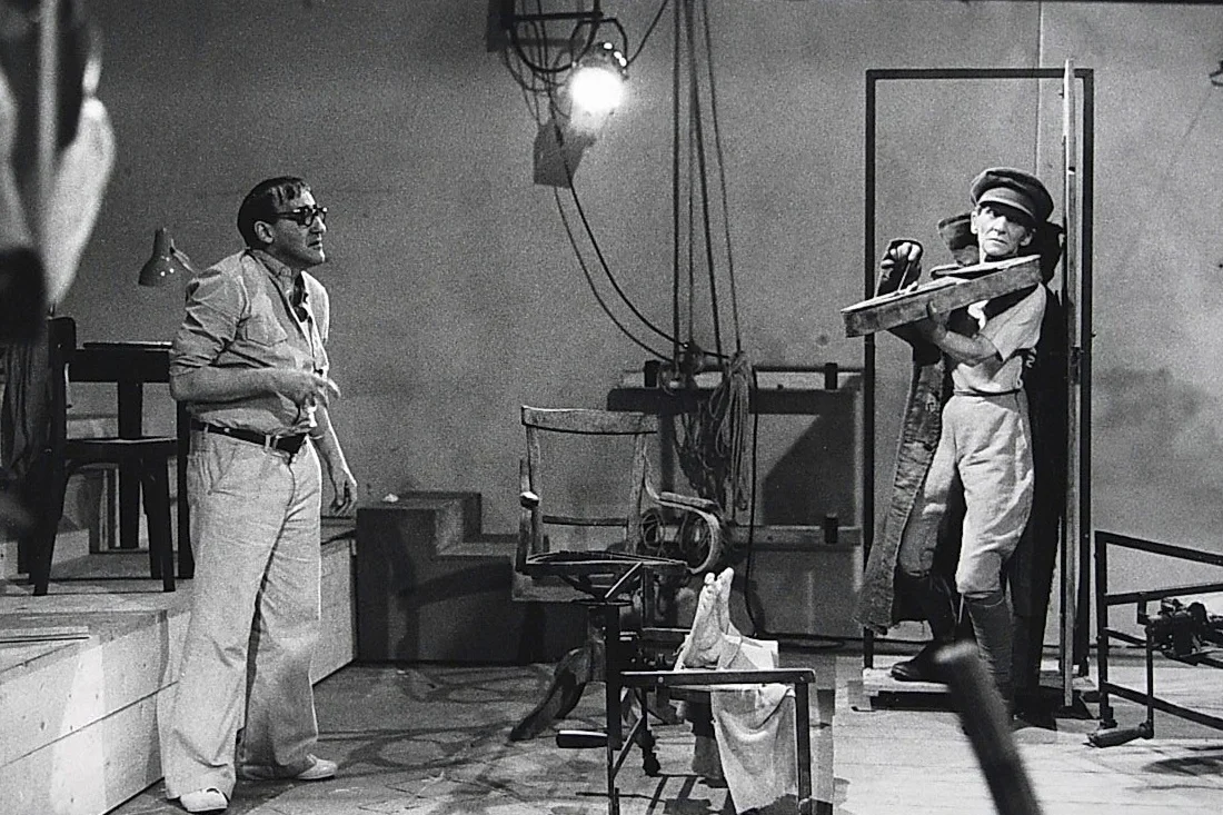 Wielopole-Wielopole di Tadeusz Kantor, troupe Teatro Cricot 2, nella Chiesa di Santa Maria. Firenze, 1980. 