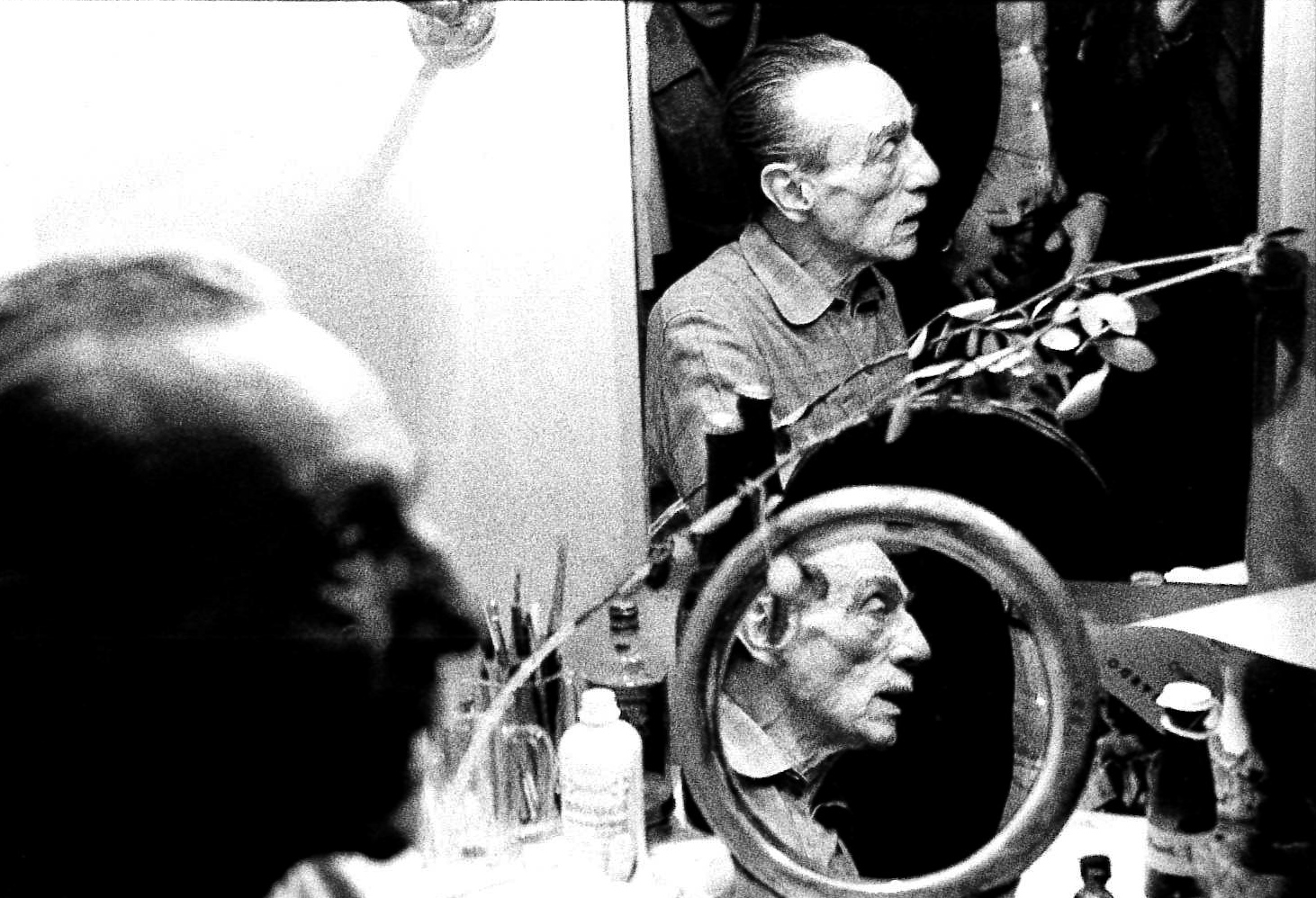 Eduardo de Filippo in camerino al Teatro La Pergola. Firenze, 1974. 