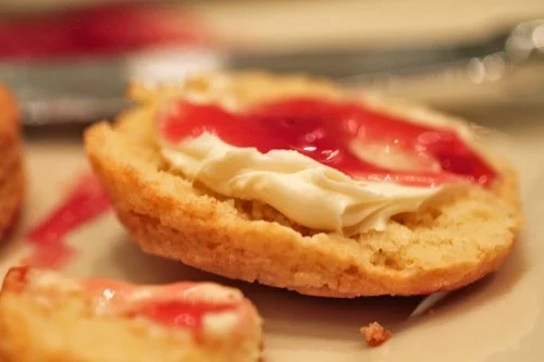 Scones with Sorrel Flower Jelly