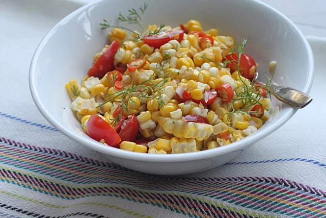 Peak Season Corn: Buying/Cooking Tips + 6-Ingredient Salad