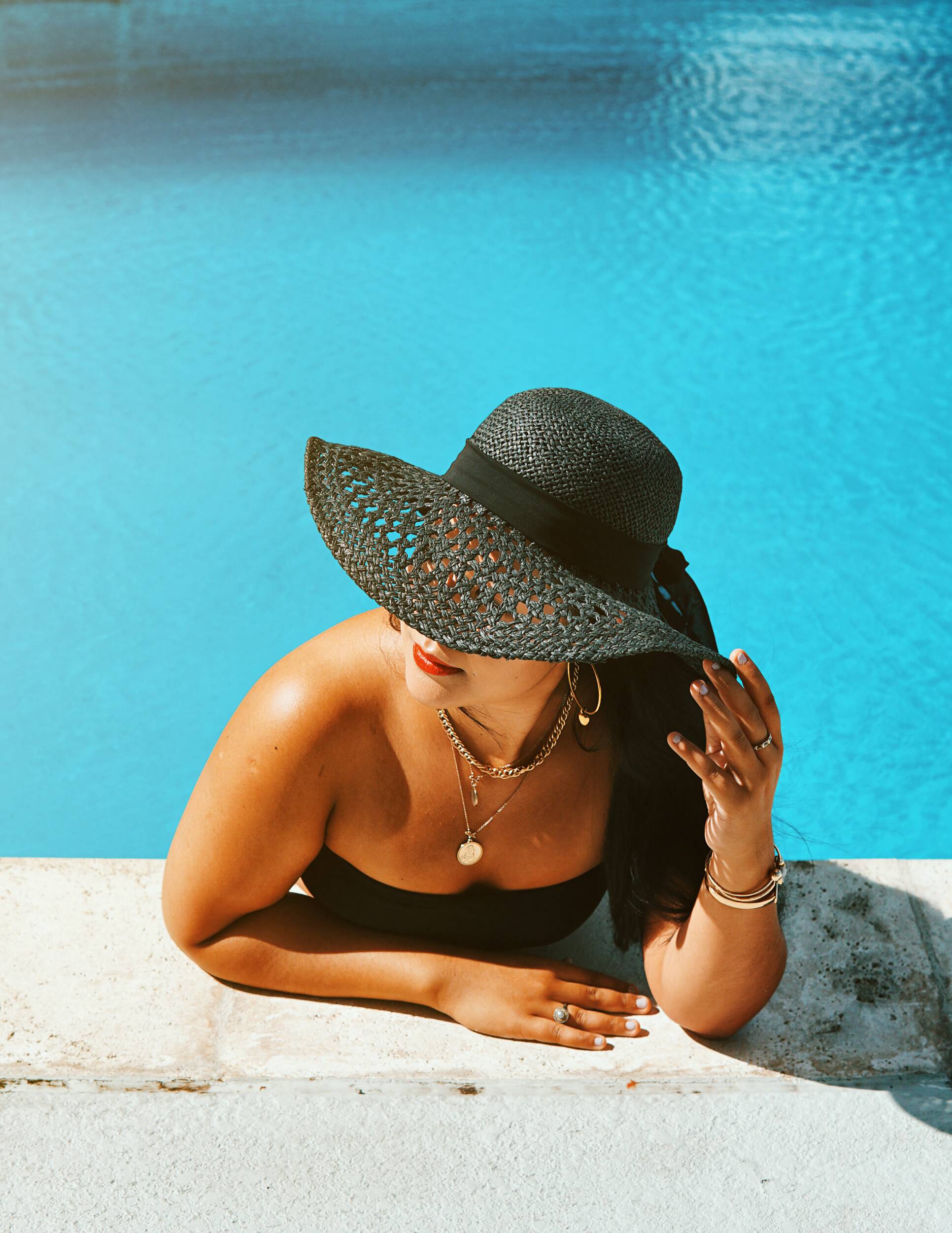 Black bikini and gold jewelry 