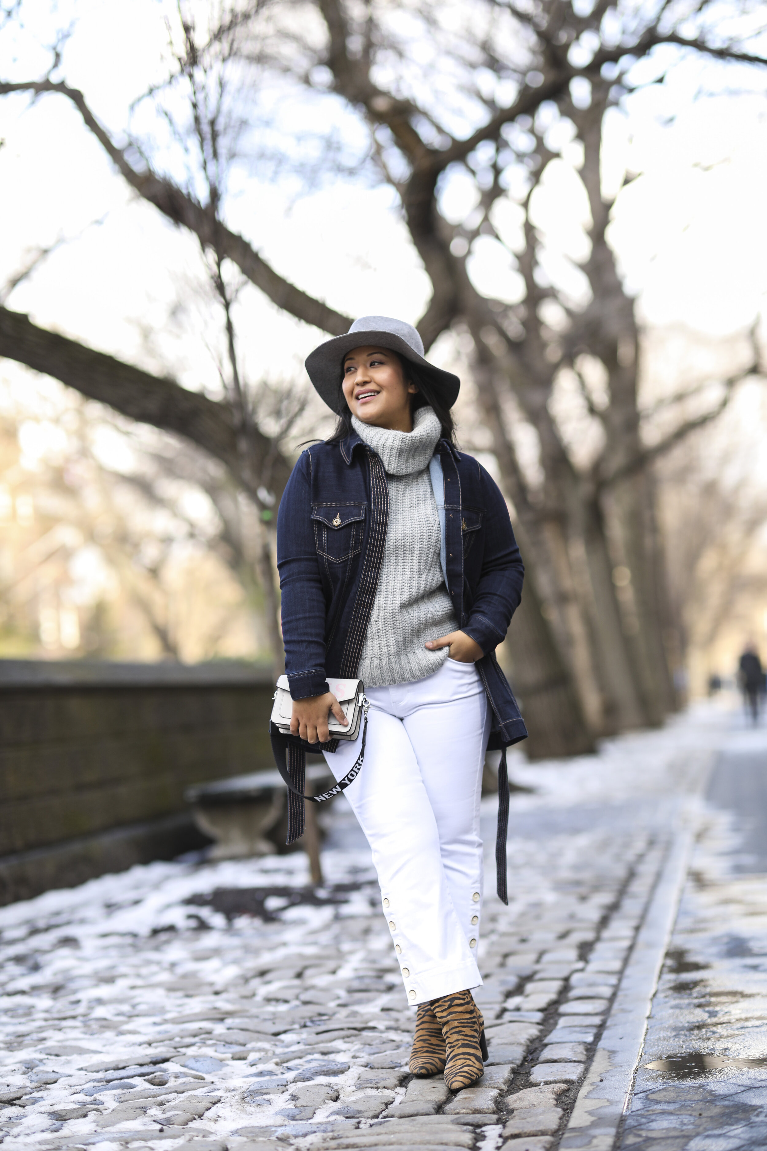 White Jeans Winter Outfit_1.jpg