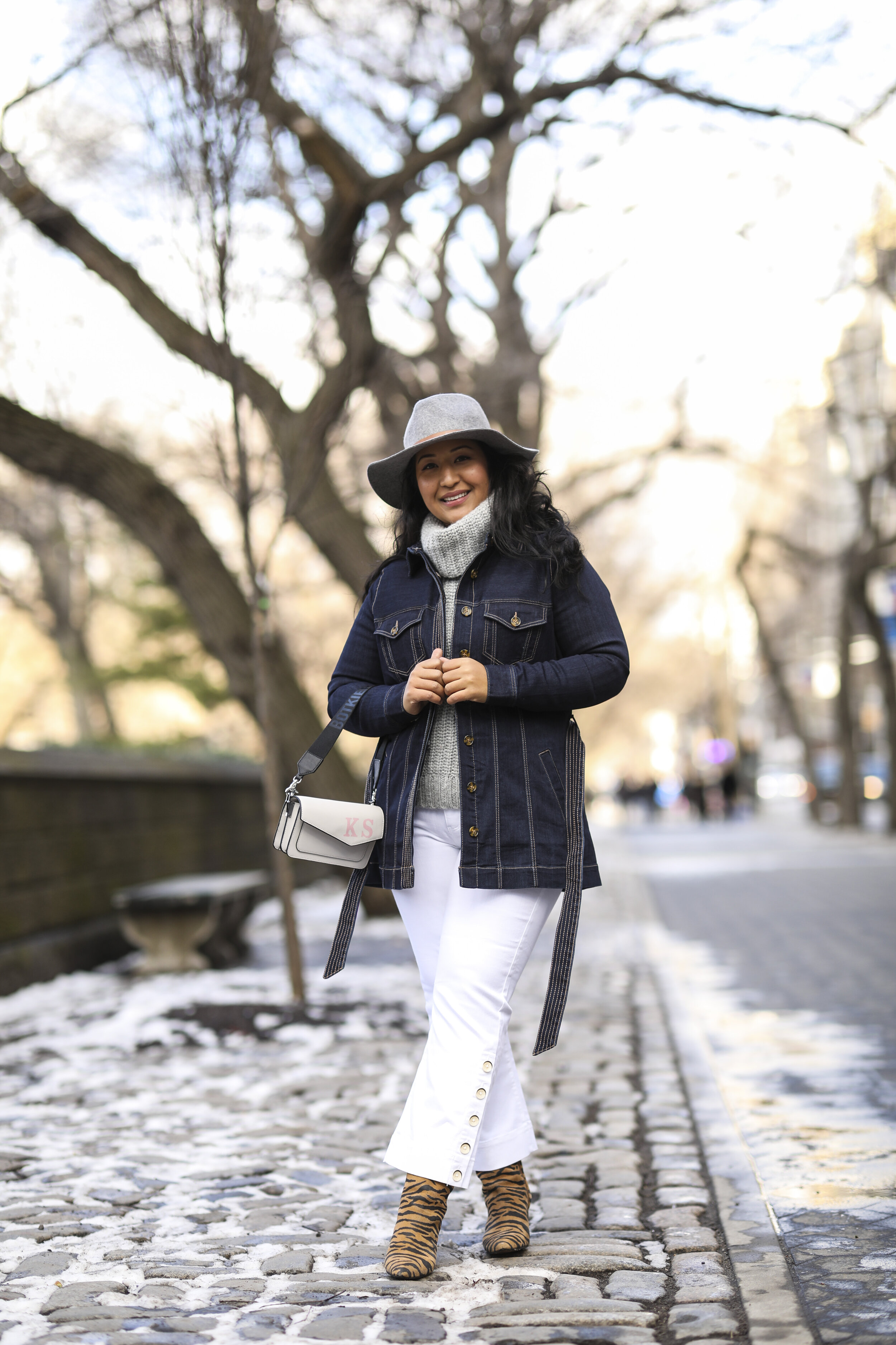 White Jeans Winter Outfit_2.jpg