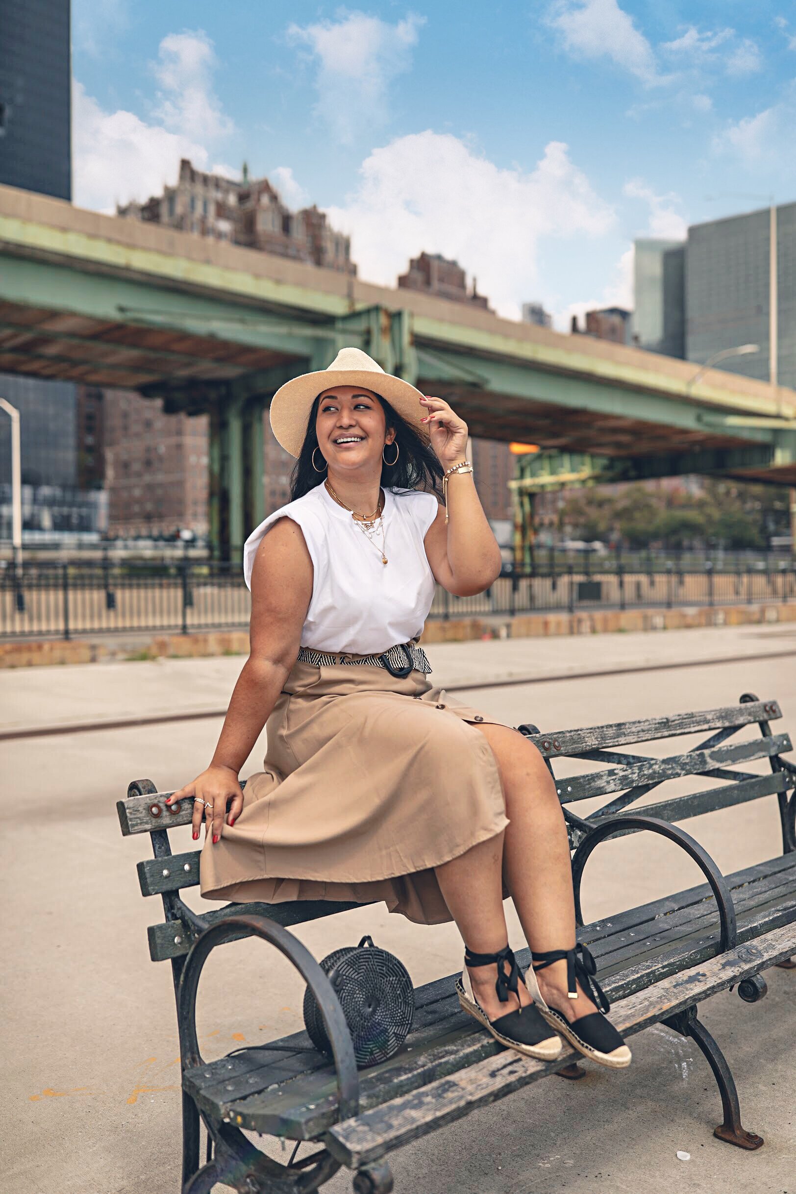 Casual summer outfit- white shoulder pad muscle t-shirt and hat