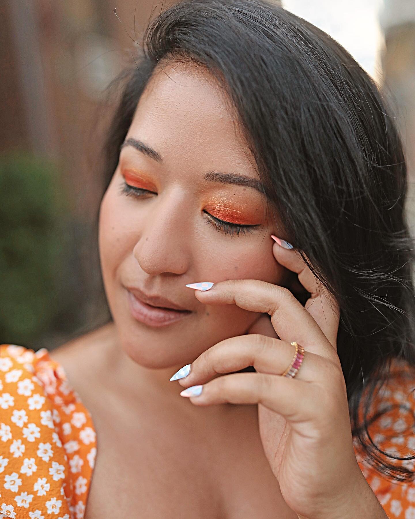 Summer sunset inspired eye makeup 🌅Would you add a little yellow or orange to your makeup look? ⁠
⁠
Swipe right to see the reaction I get every time my @ipsy bag arrives and what was in it this month. ⁠
⁠
#KritySBeauty⁠
#ipsy #ipsygiftedme #IPSYdoyo