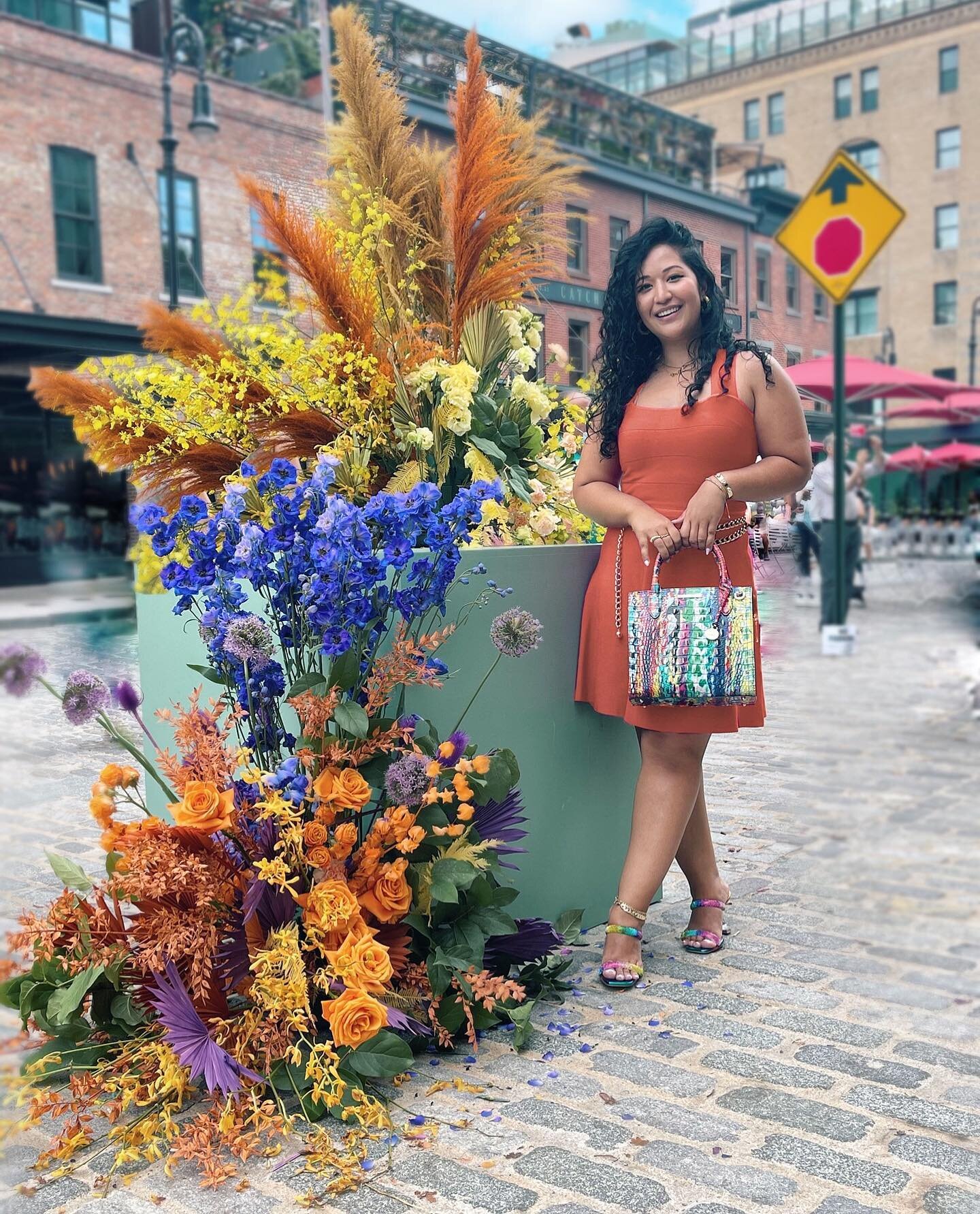 I like big blooms and I cannot lie 🌻🌼🌺⁠⁠
But I LOVE this multicolored bag from @brahmin which is the perfect size- big enough to fit all my necessities but small enough to travel with! ⁠⁠
⁠⁠
Also, @shoedazzle is a pride month collection the styles