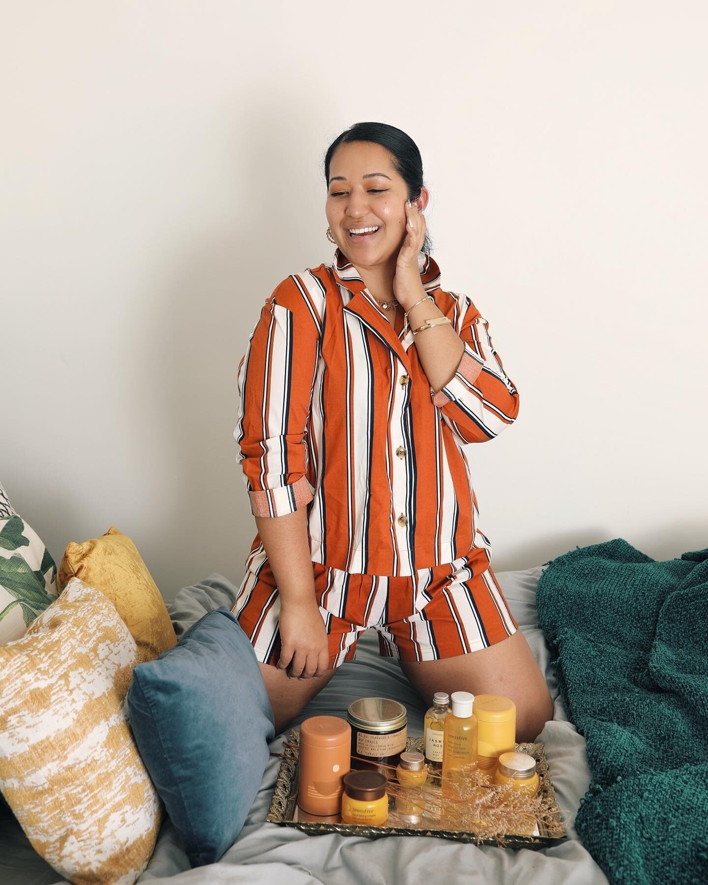 I've been working on perfecting my morning routine which consists of wearing these comfy @thirdlove pajamas and staying off of my phone for the first hour I'm awake (which has been very tough). Comment below and tell me what your morning routine is! 