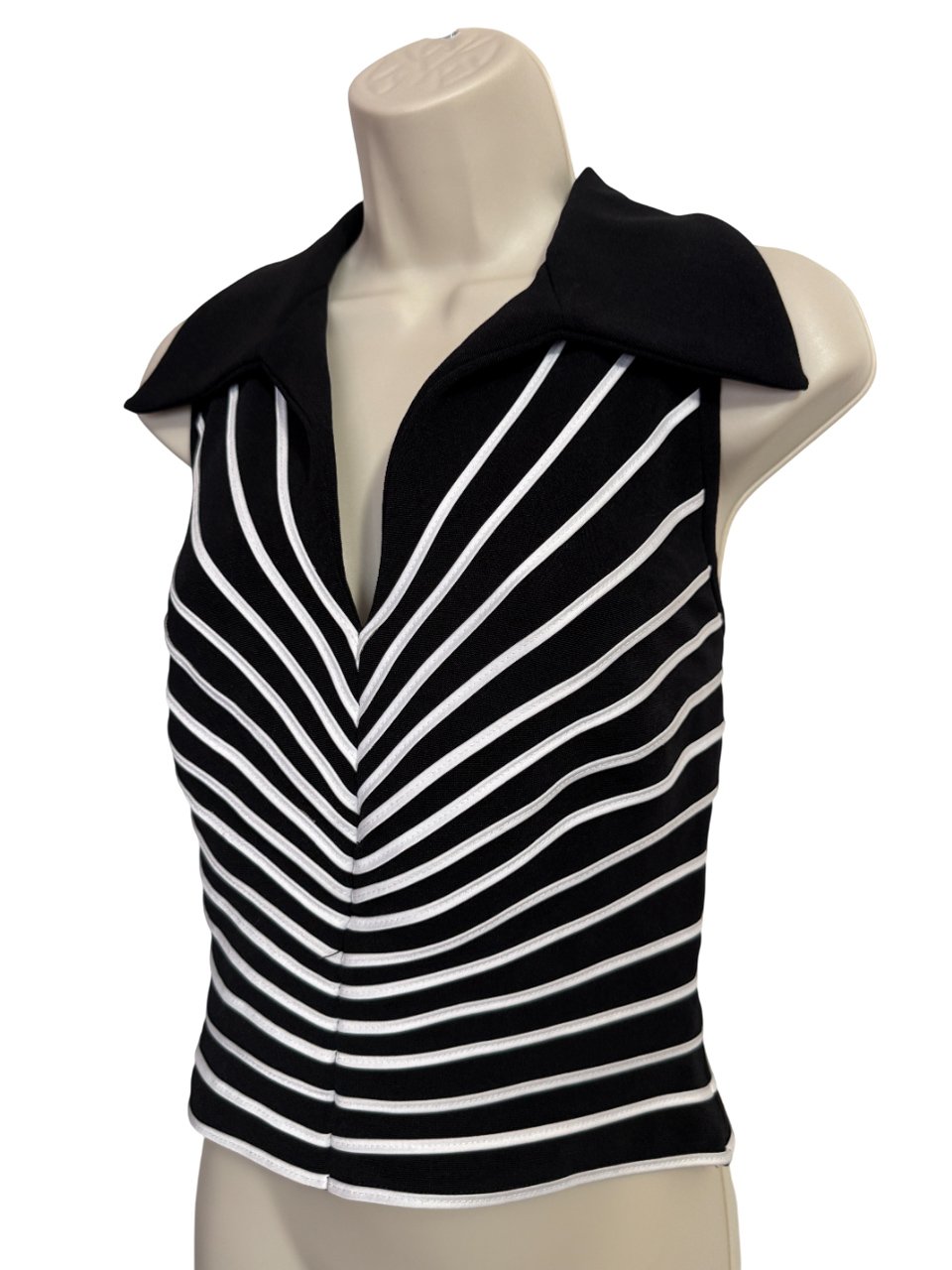 25mt1-tadashi-stripe-black-white-top-side.jpg