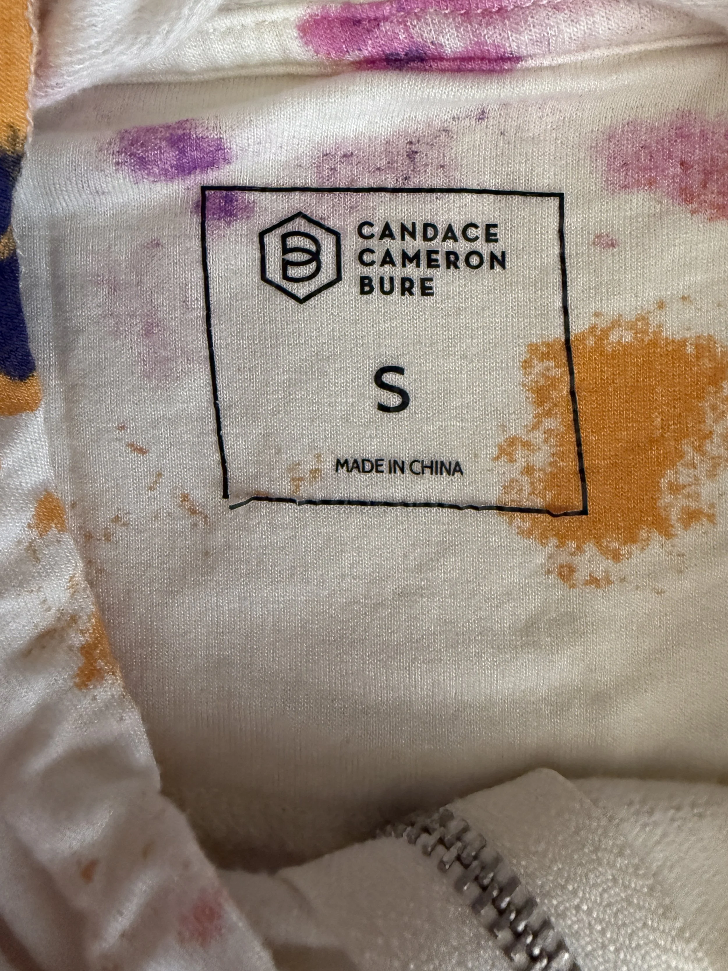 30dp4-candace-cameron-bure-hoodie-sizw-s-label.jpg (Copy)