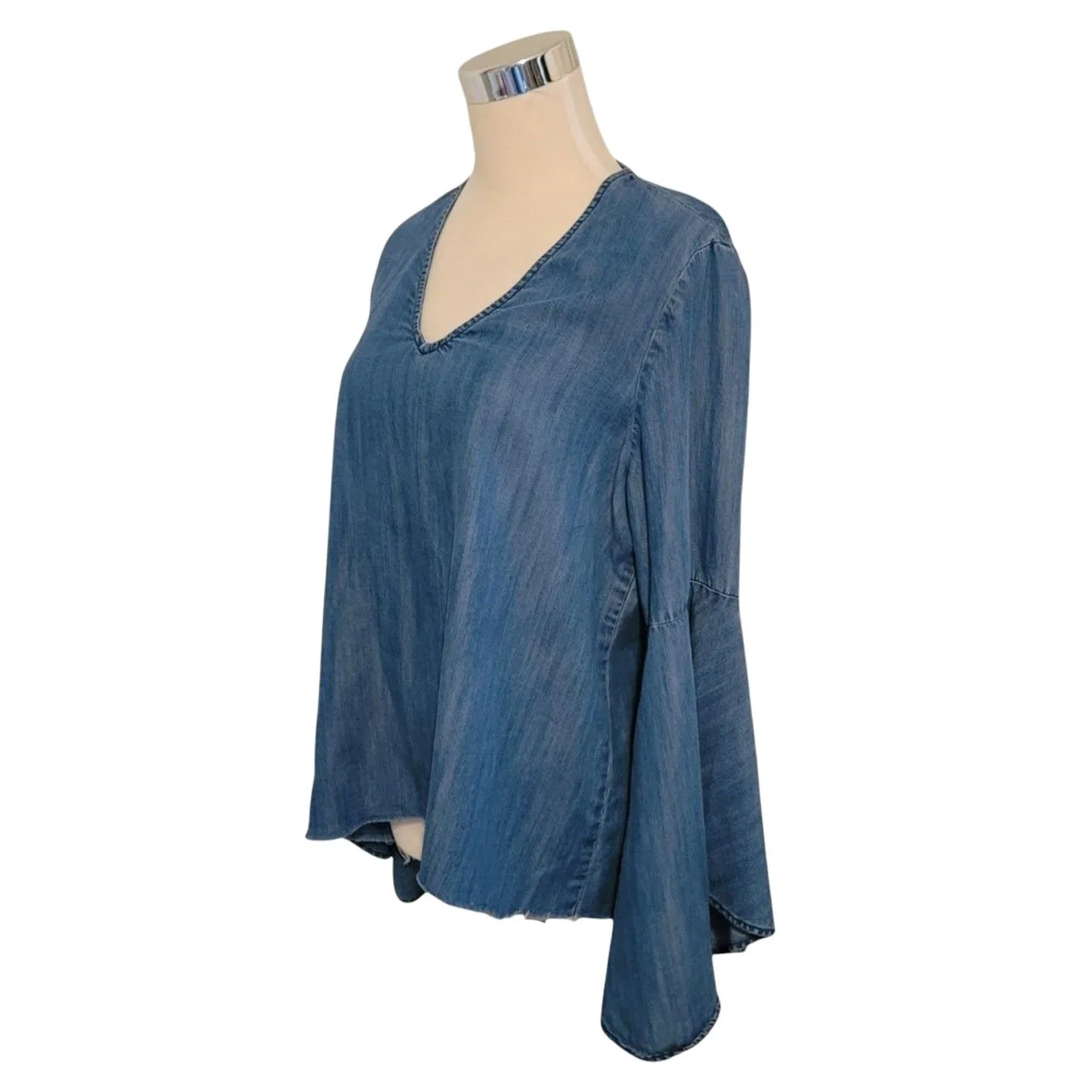 Karen Kane Blue Chambray Flare Sleeve Top Size M