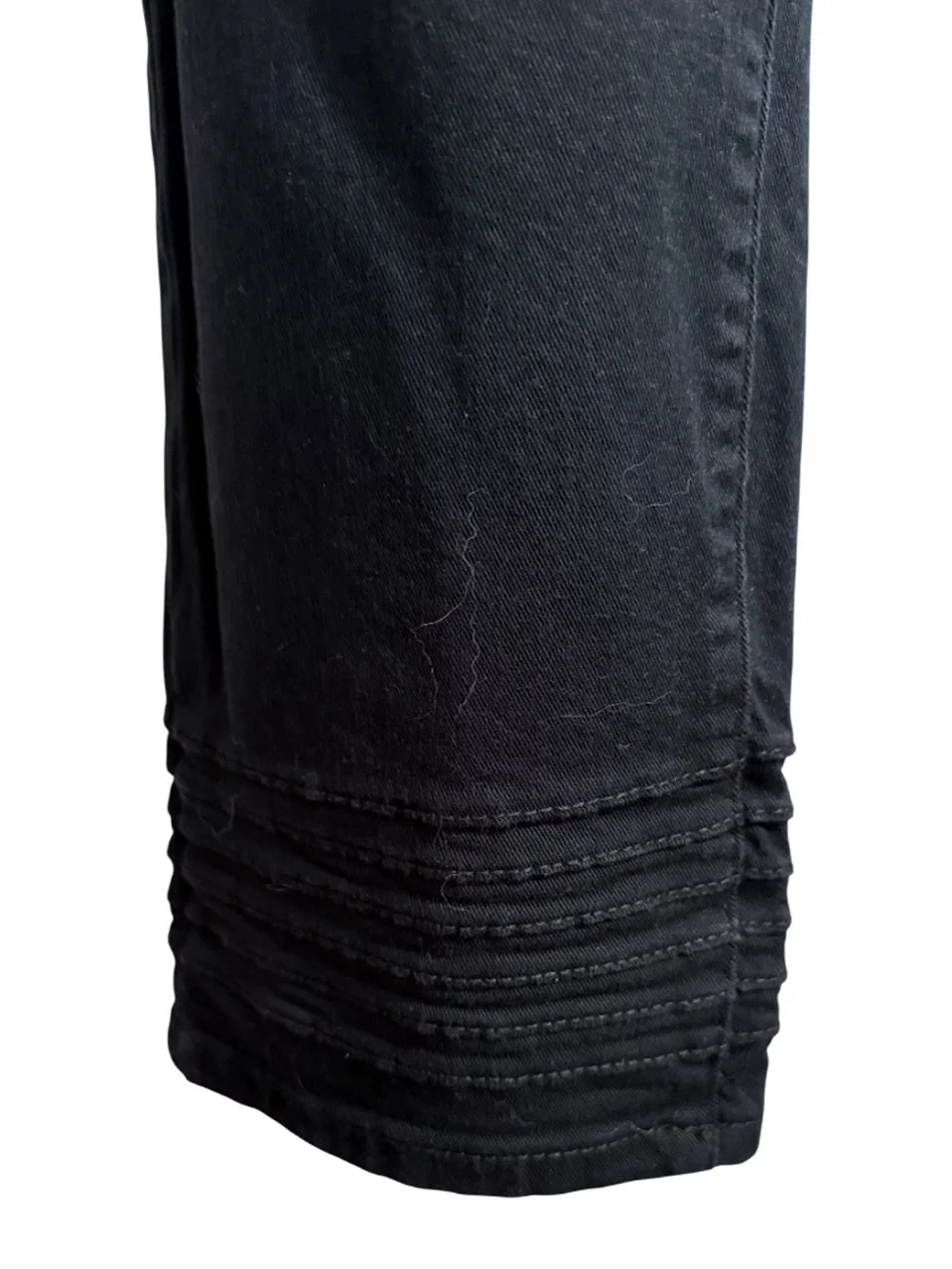 28dp3-lori-goldstein-black-pants-leg.jpg (Copy)