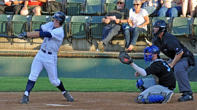 The AppleSox scored seven, but untimely counts and four errors were tough to overcome, Friday.