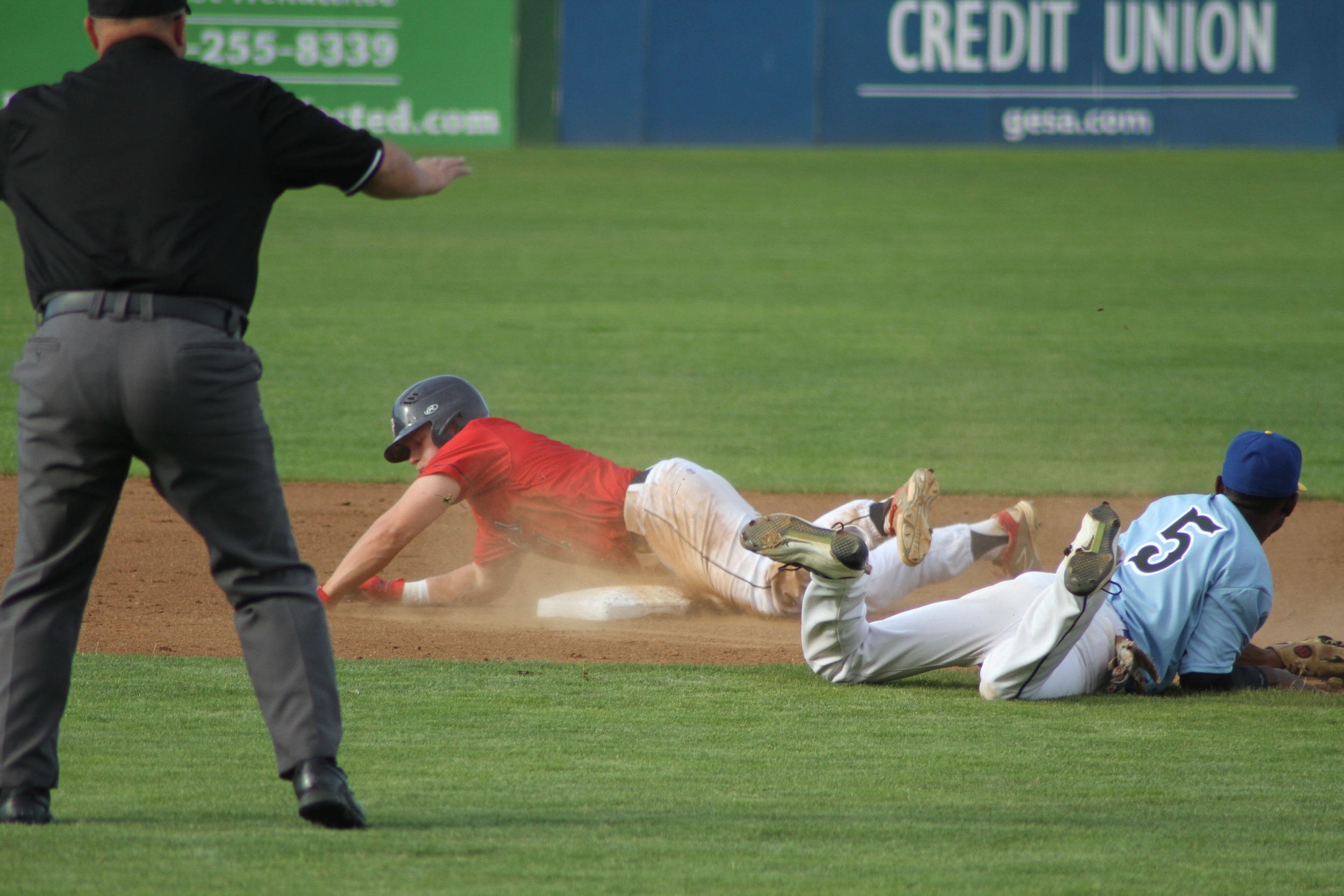 Five extra-base hits, including two Jarron Silva triples, powered the HarbourCats past the AppleSox 9-4, Tuesday. 