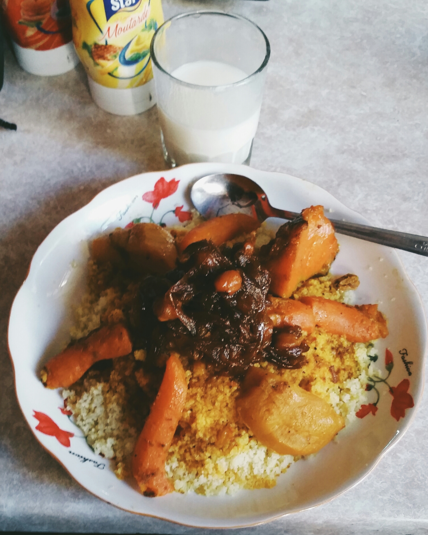 Proper couscous served with some sort of of sour milk. Serious nomz.