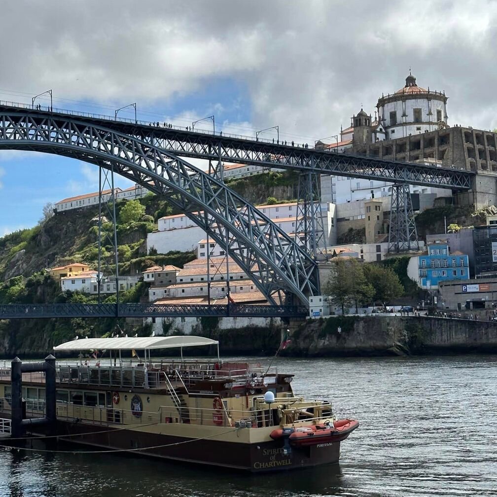 Kareem George here, exploring the very walkable, scenic city of Porto. From the central location of Infante Sagres, it is just a 10-15 minute stroll down to the Douro River.
The atmosphere on the river bank is vibrant, teaming with restaurants, shops
