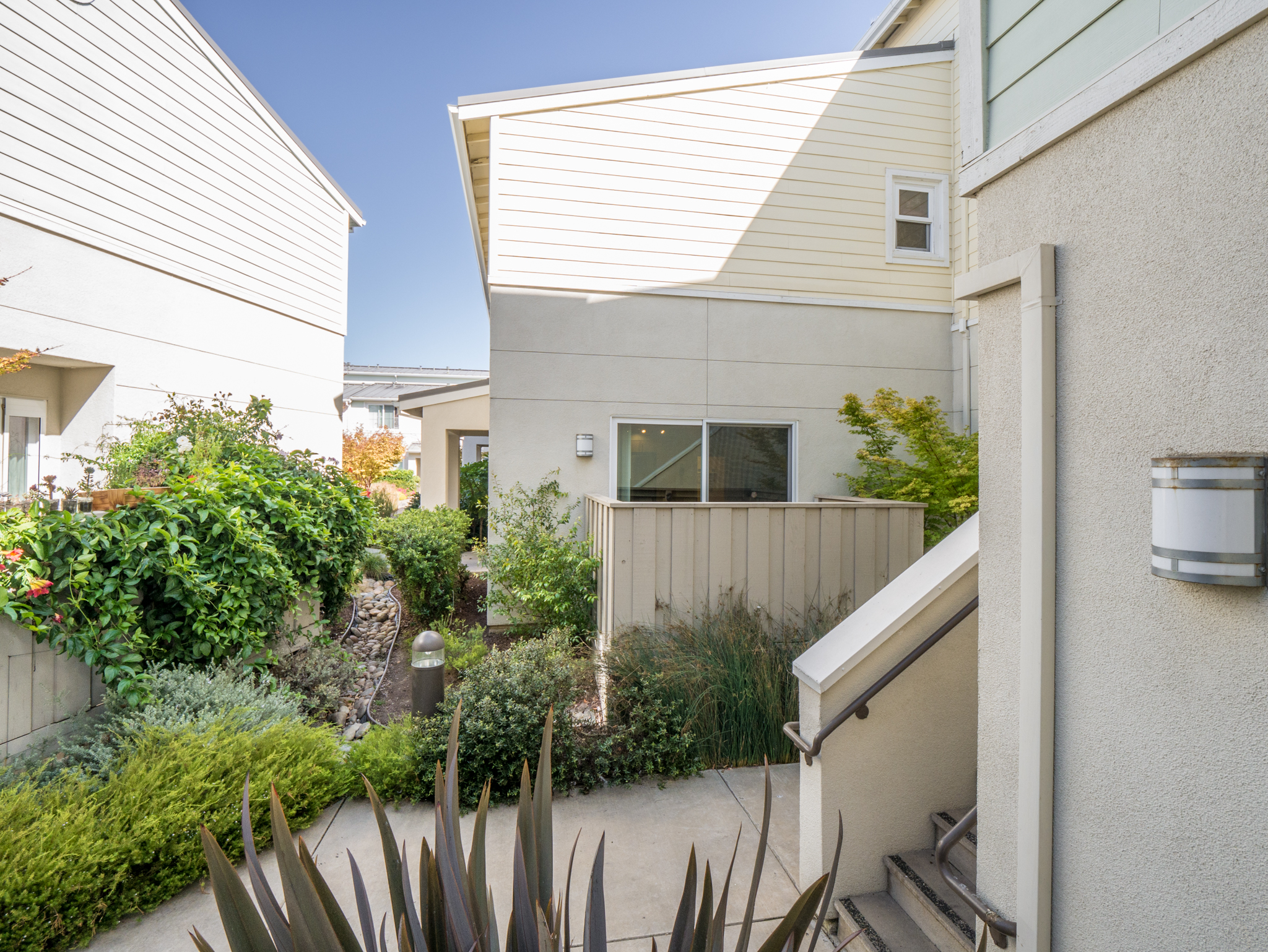1066 41st #104-10.jpg