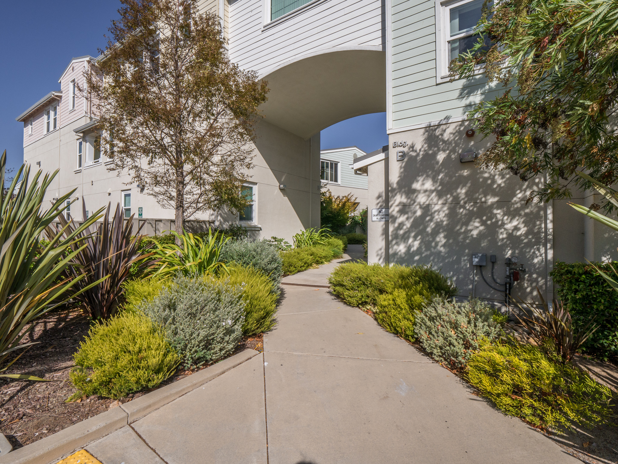 1066 41st #104-11.jpg