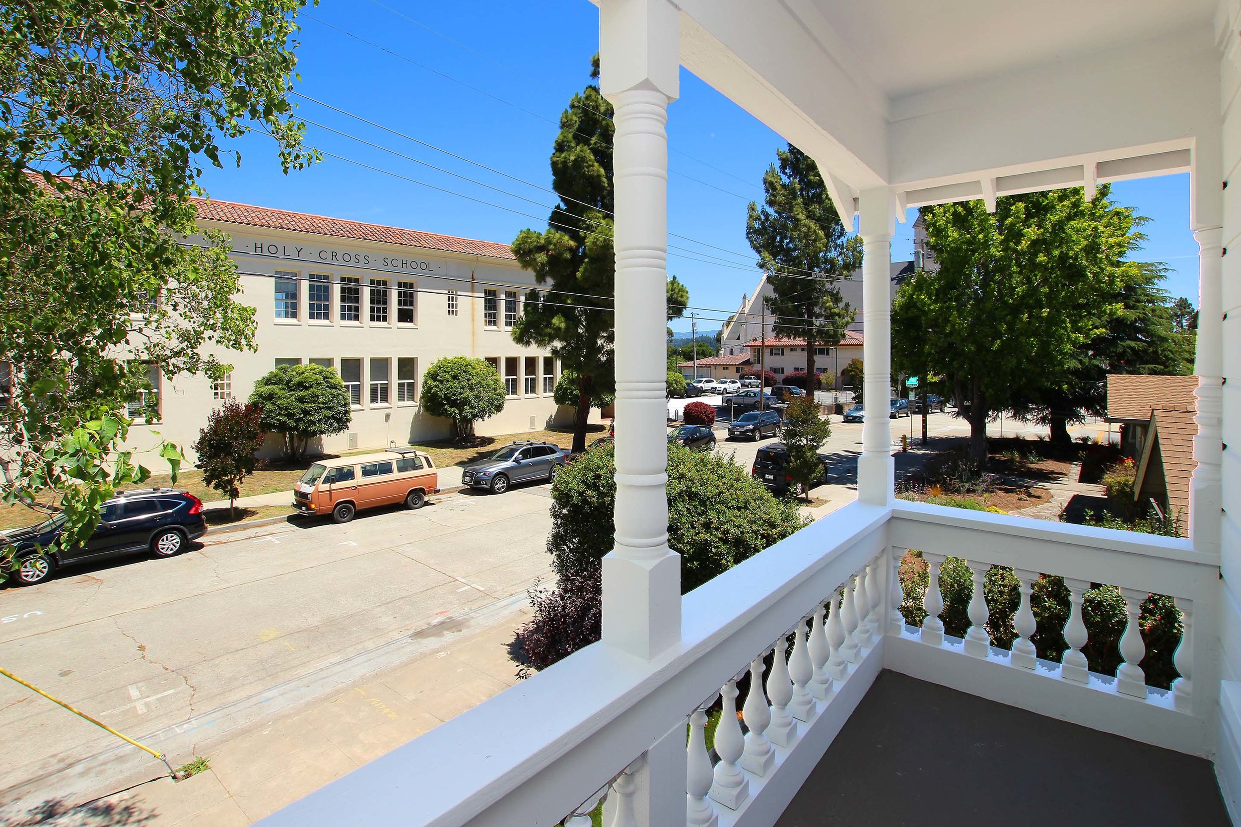 211_high_balcony1.jpg