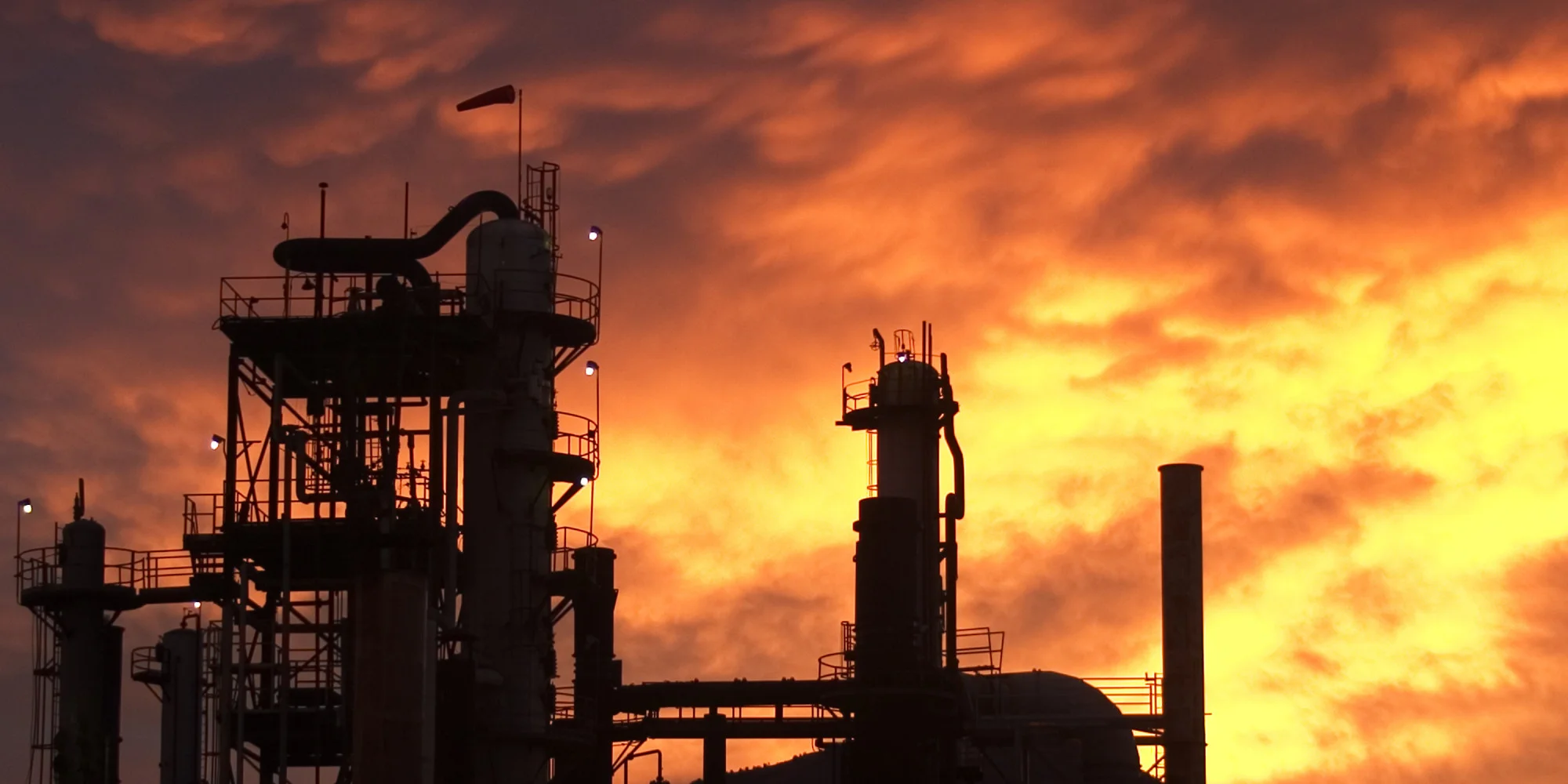 o-OIL-REFINERY-facebook.jpg