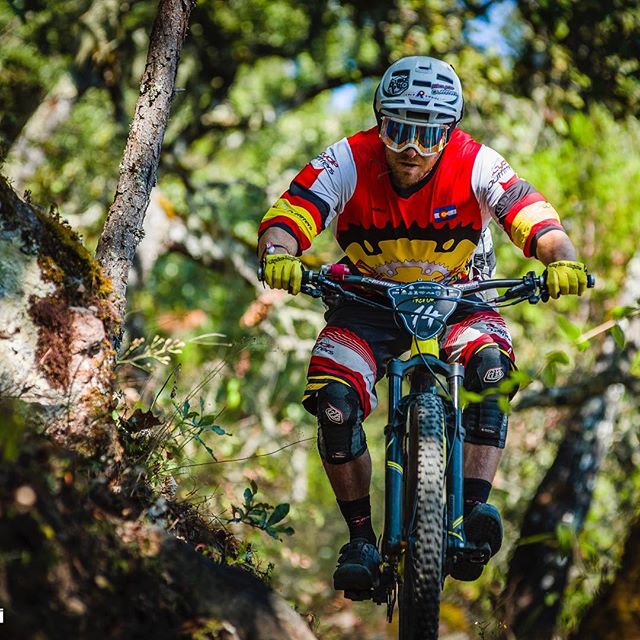 From now on when I think of Mexico, I&rsquo;m thinking of this. Thanks @transvallarta_enduro for the introduction! 
More rad photos to come thank to @nicoswit_photo 
@bicycle_outfitters 
@mrpbike 
@colorowdies 
#guidepro #mrpness #mrpribbon #getrowdi